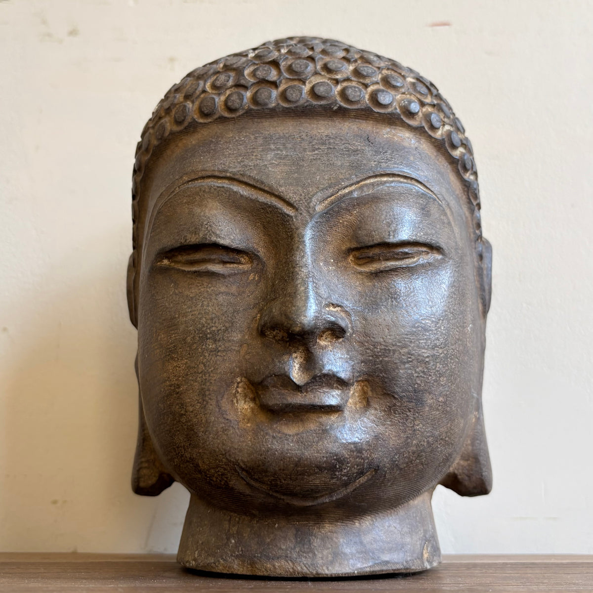 GRANDE TESTA DI BUDDHA IN PIETRA