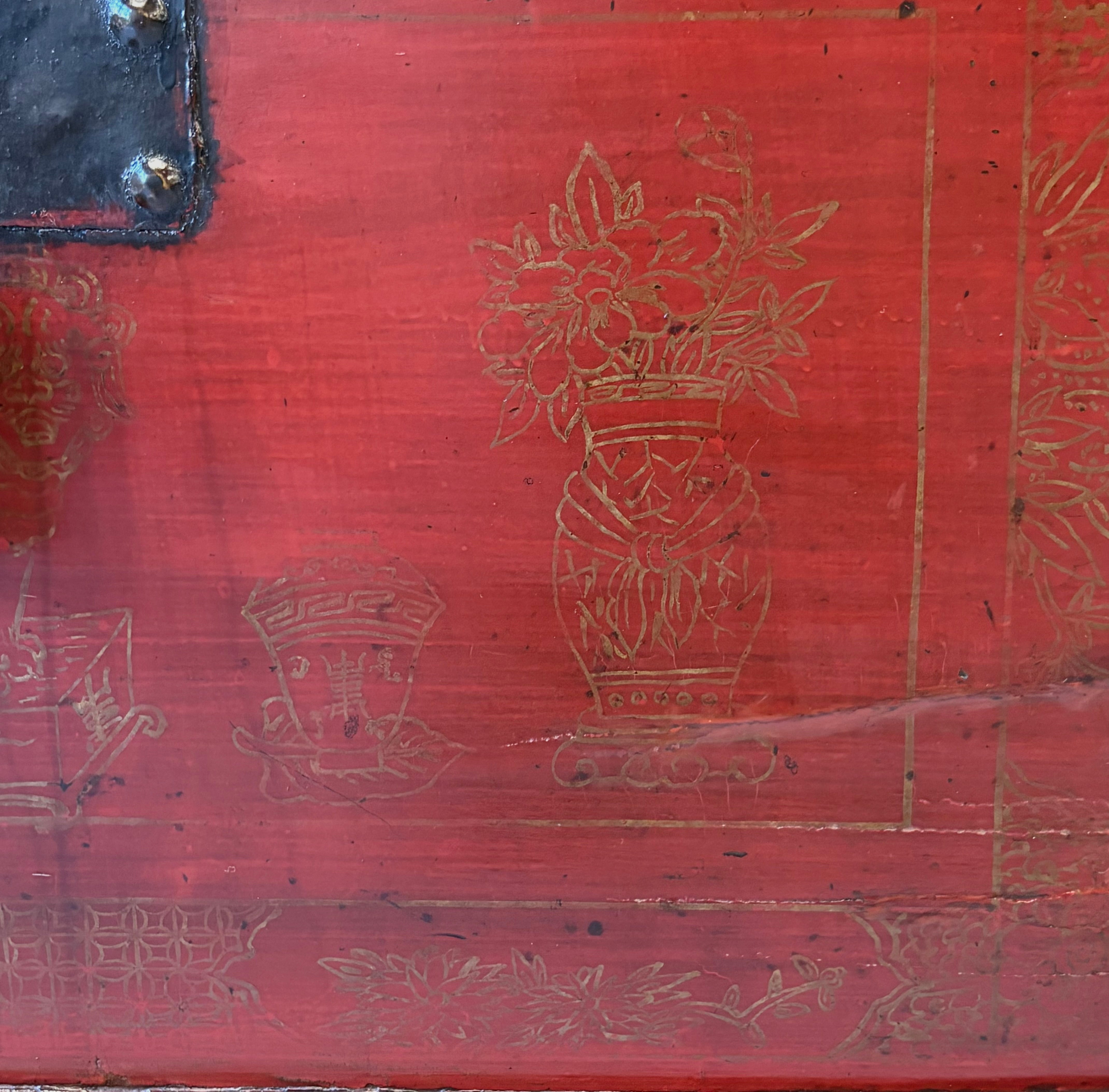 BAULE CINESE IN LACCA ROSSA CON DECORO A CHINA