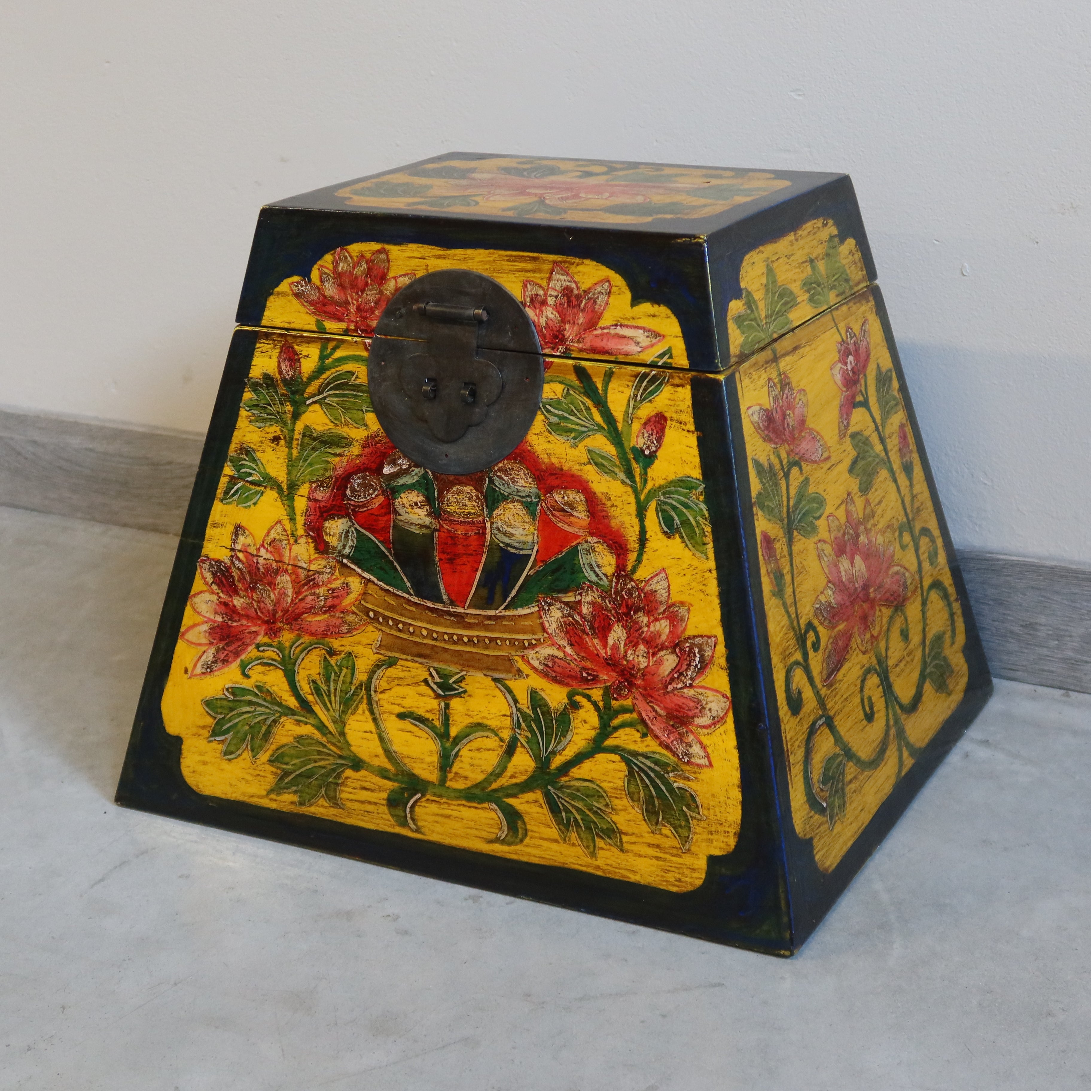 BAULETTO DECORATO TIBETANO