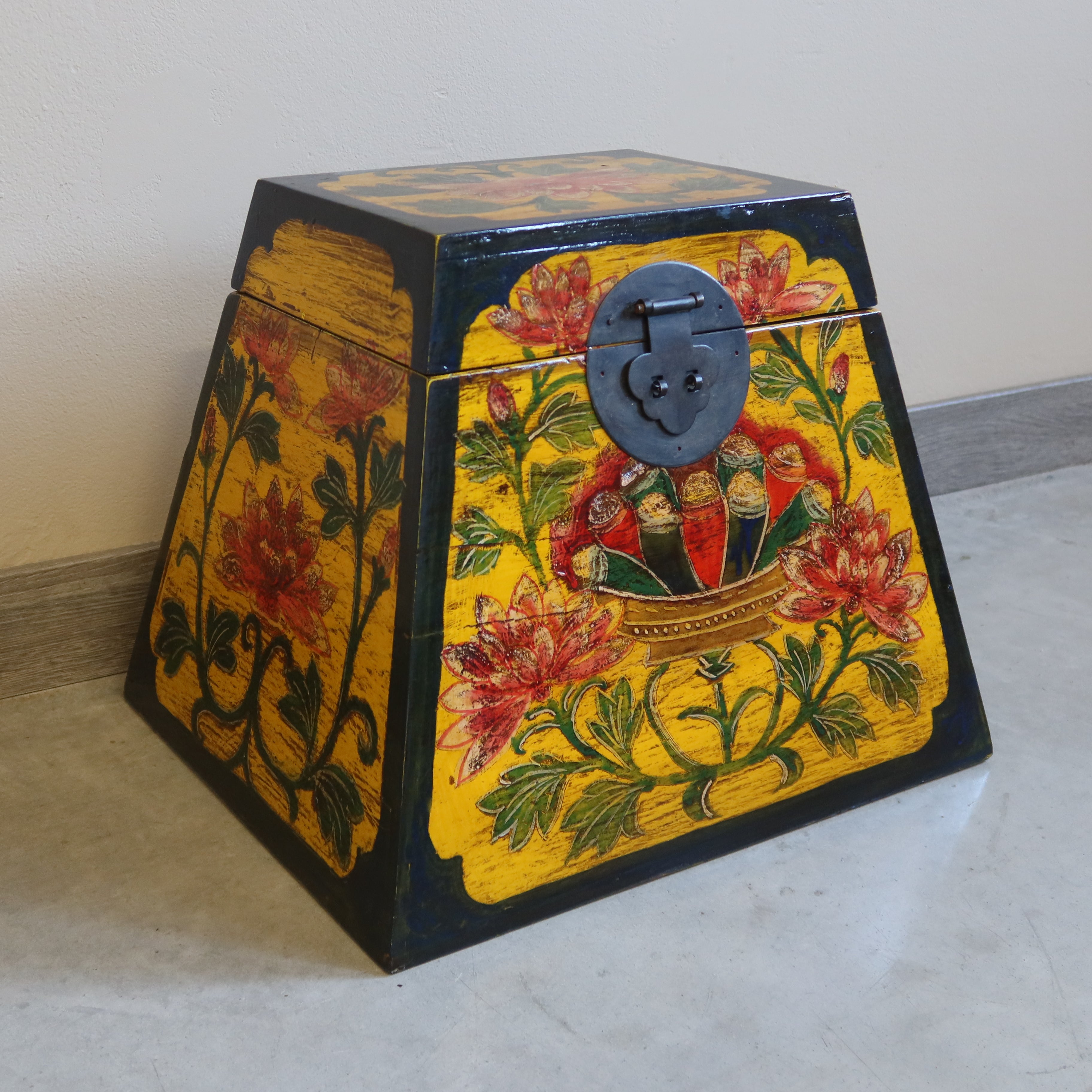 BAULETTO DECORATO TIBETANO