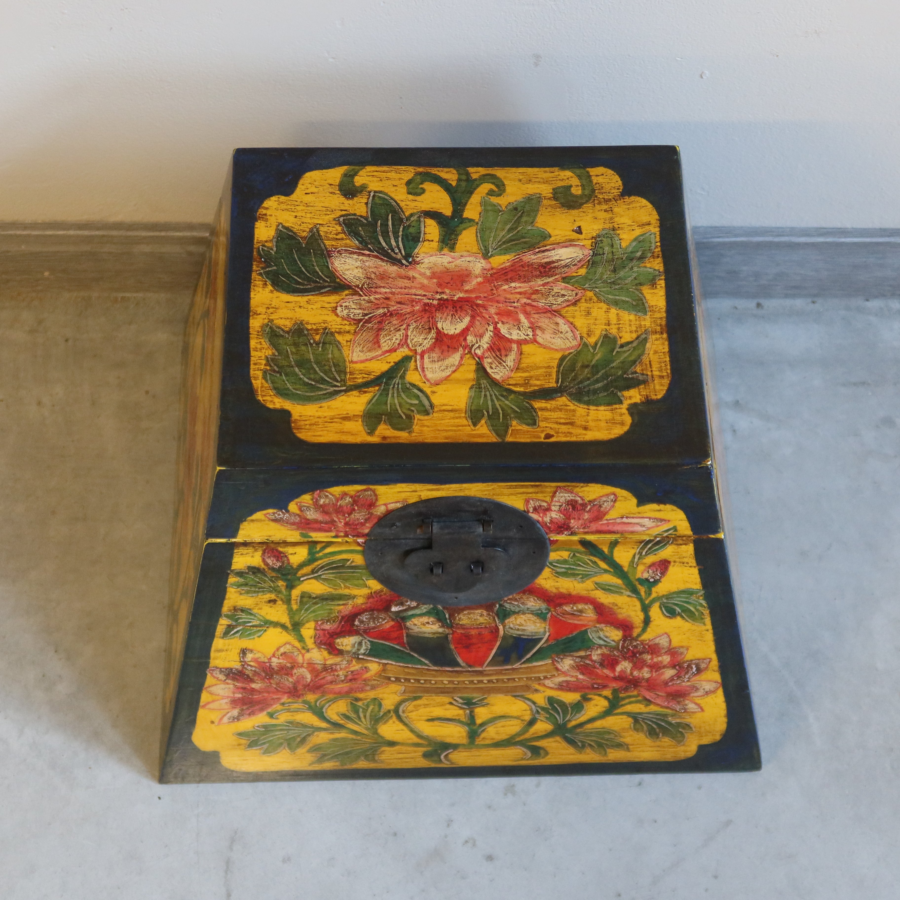 BAULETTO DECORATO TIBETANO