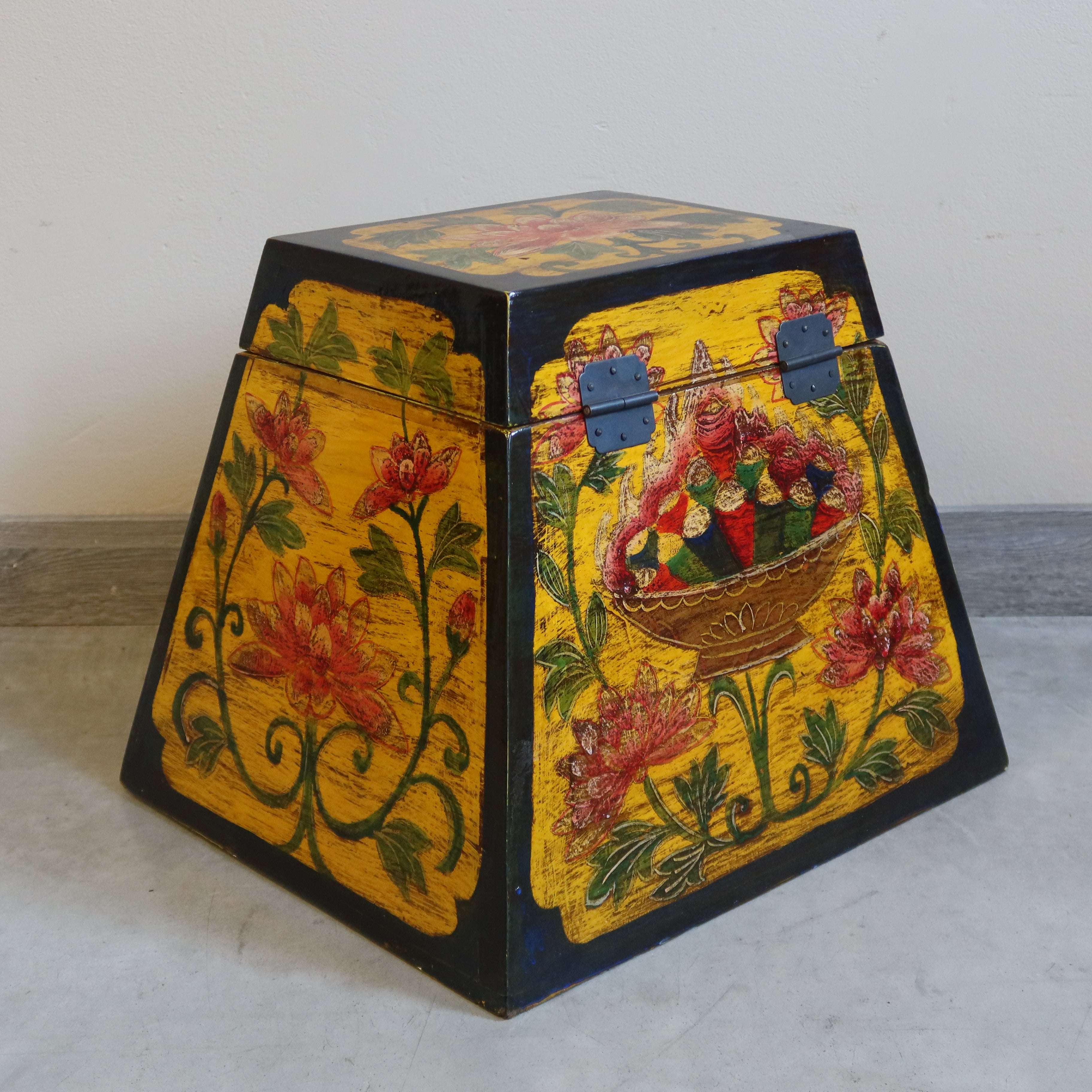 BAULETTO DECORATO TIBETANO