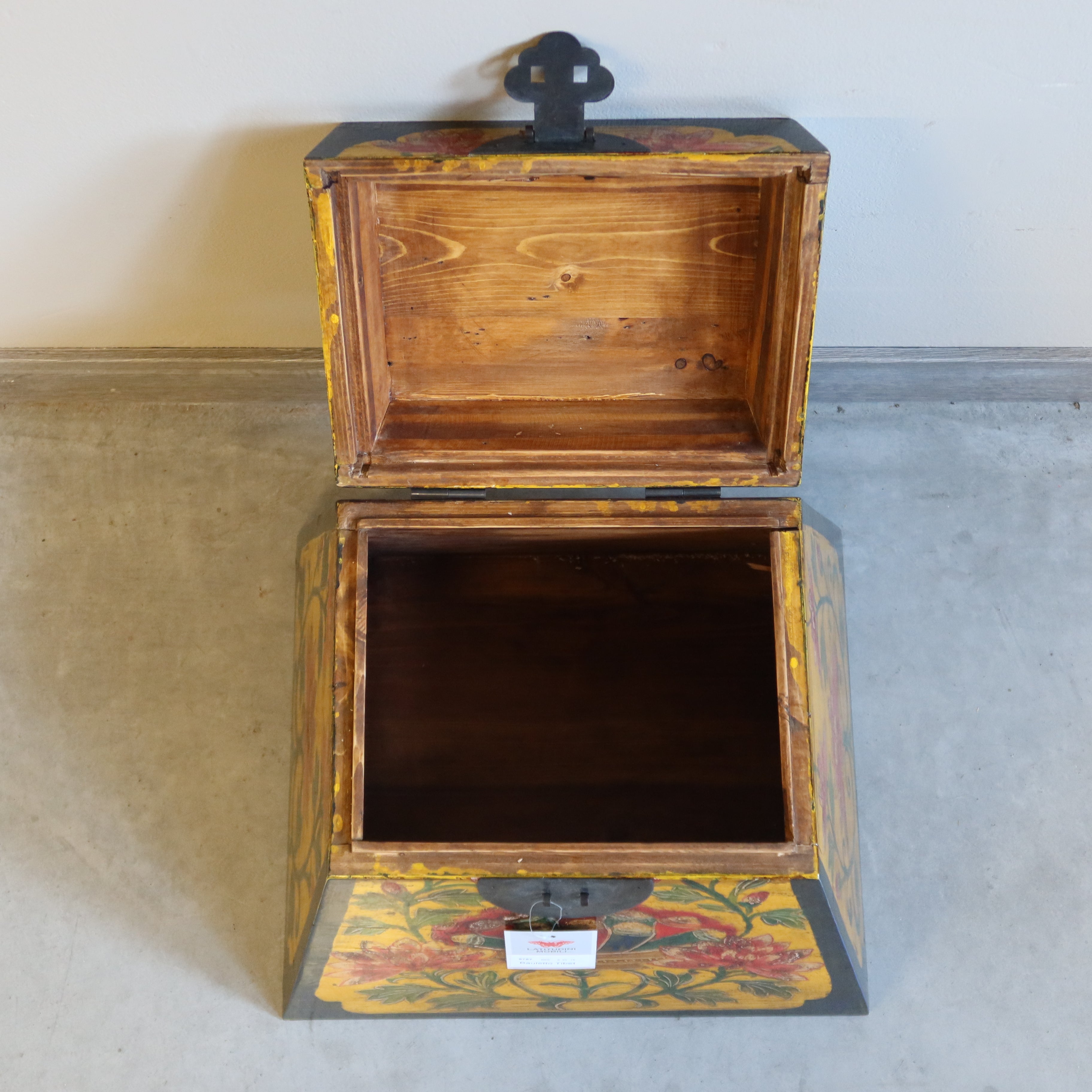 BAULETTO DECORATO TIBETANO