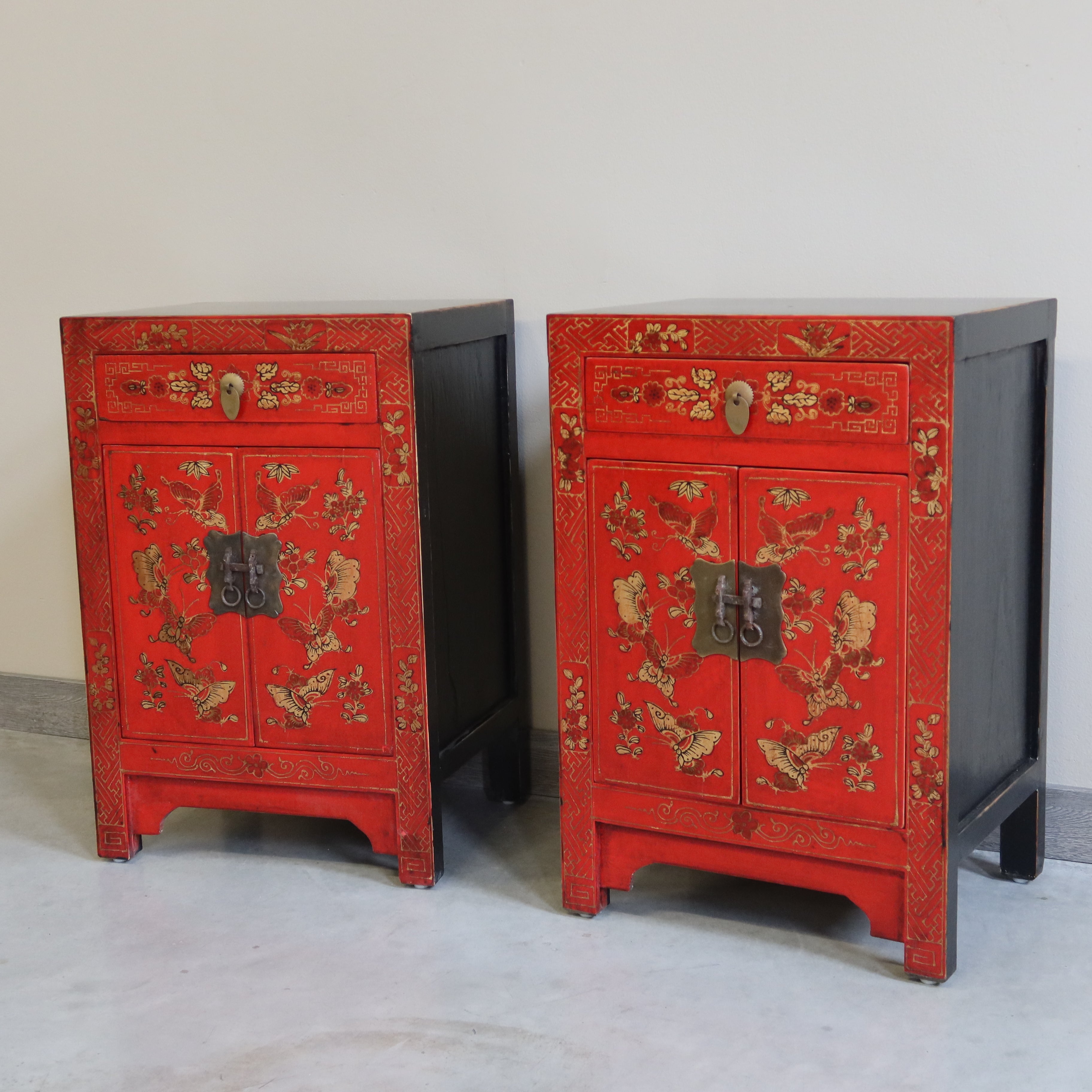 COMODINO CINESE LACCA DECORATA