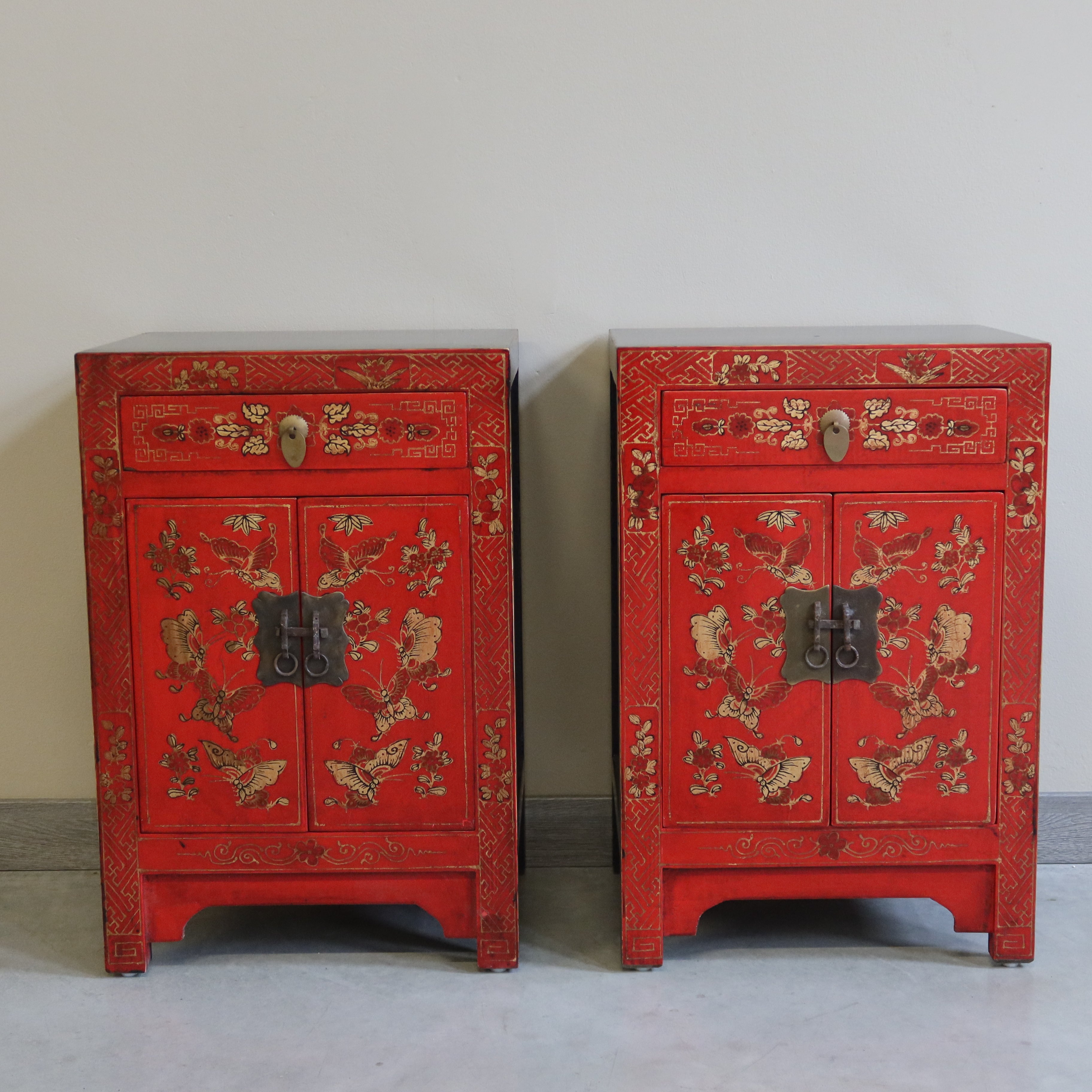 COMODINO CINESE LACCA DECORATA