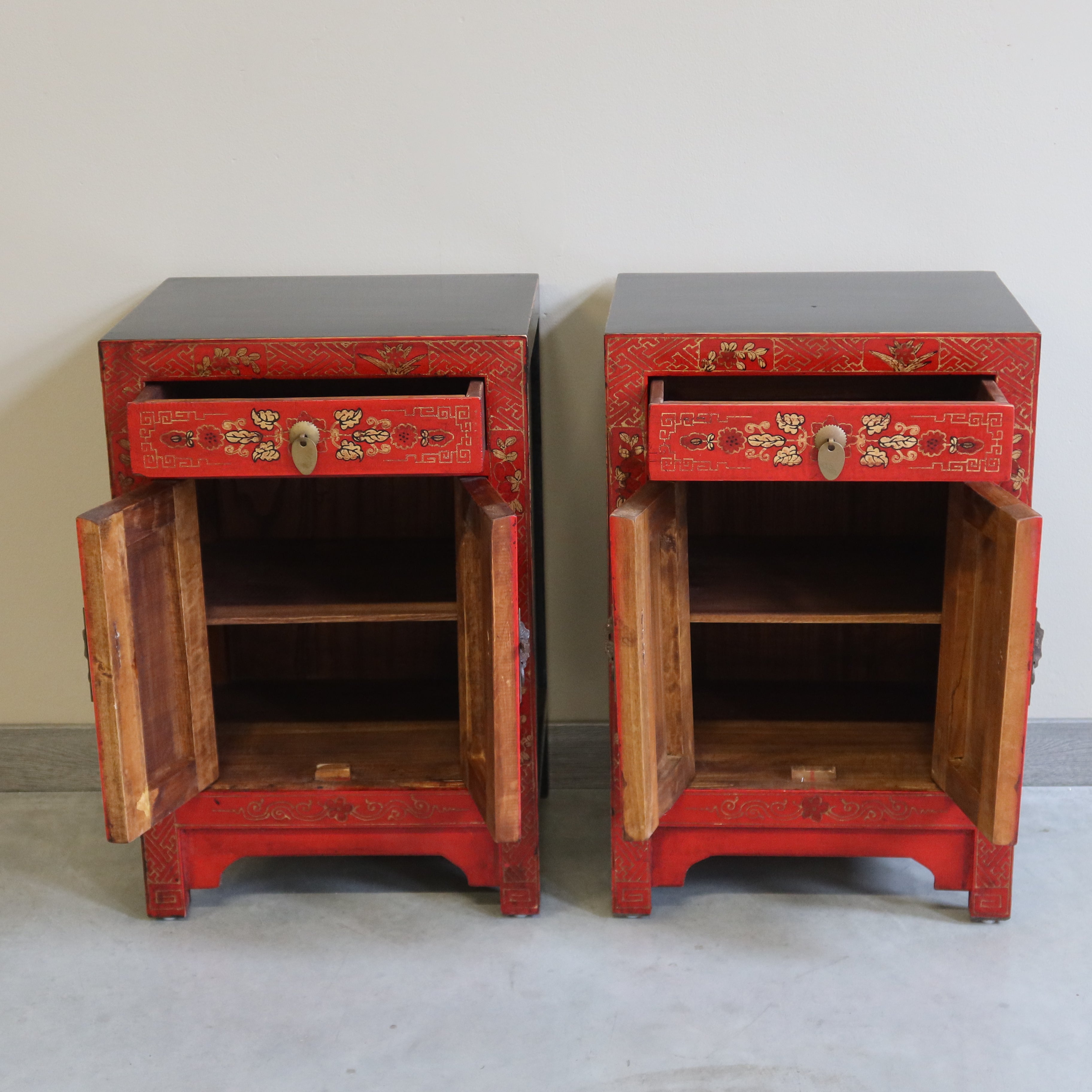 COMODINO CINESE LACCA DECORATA