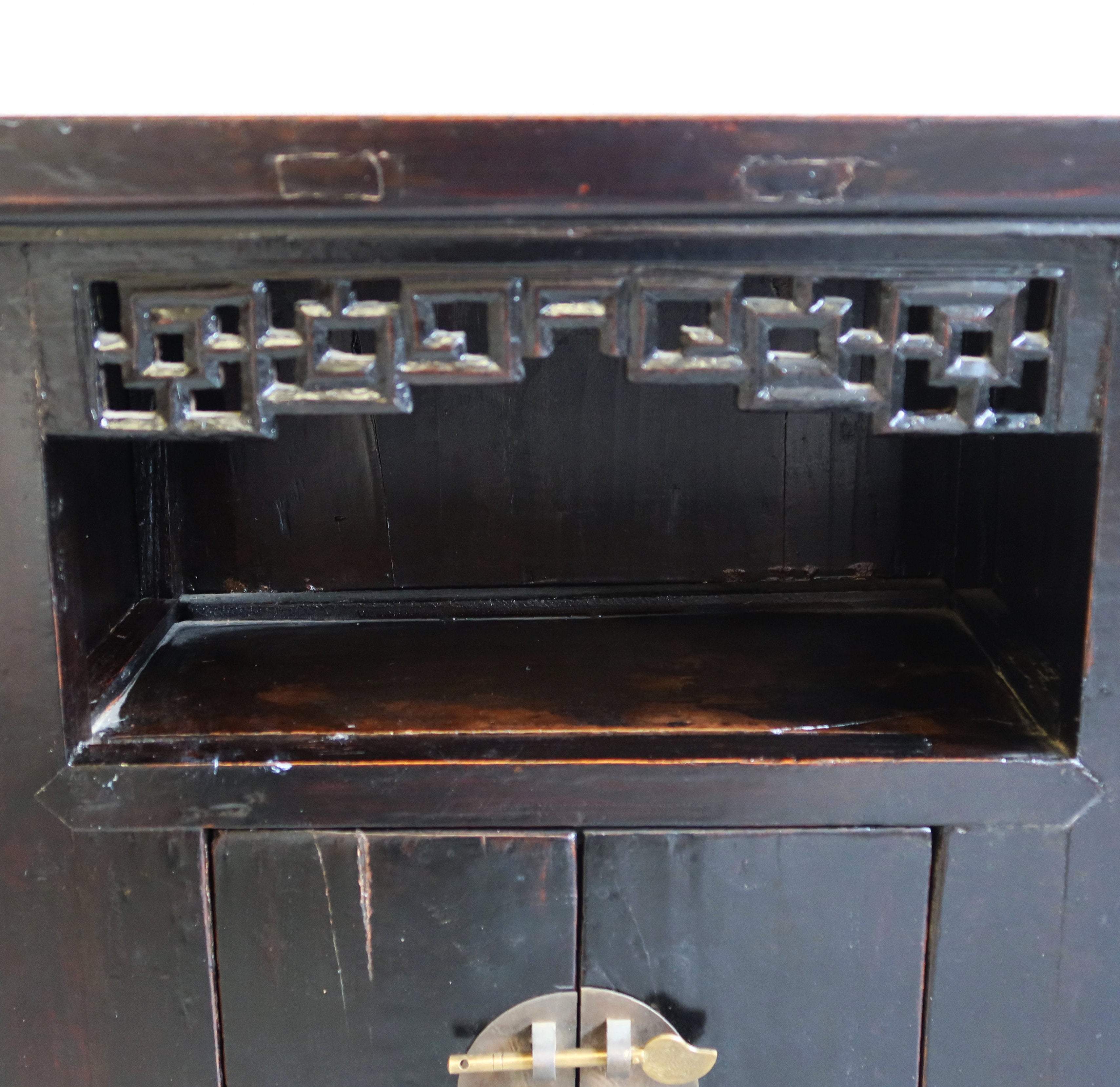 COMODINO 2A CON VANO GIORNO E INTAGLI