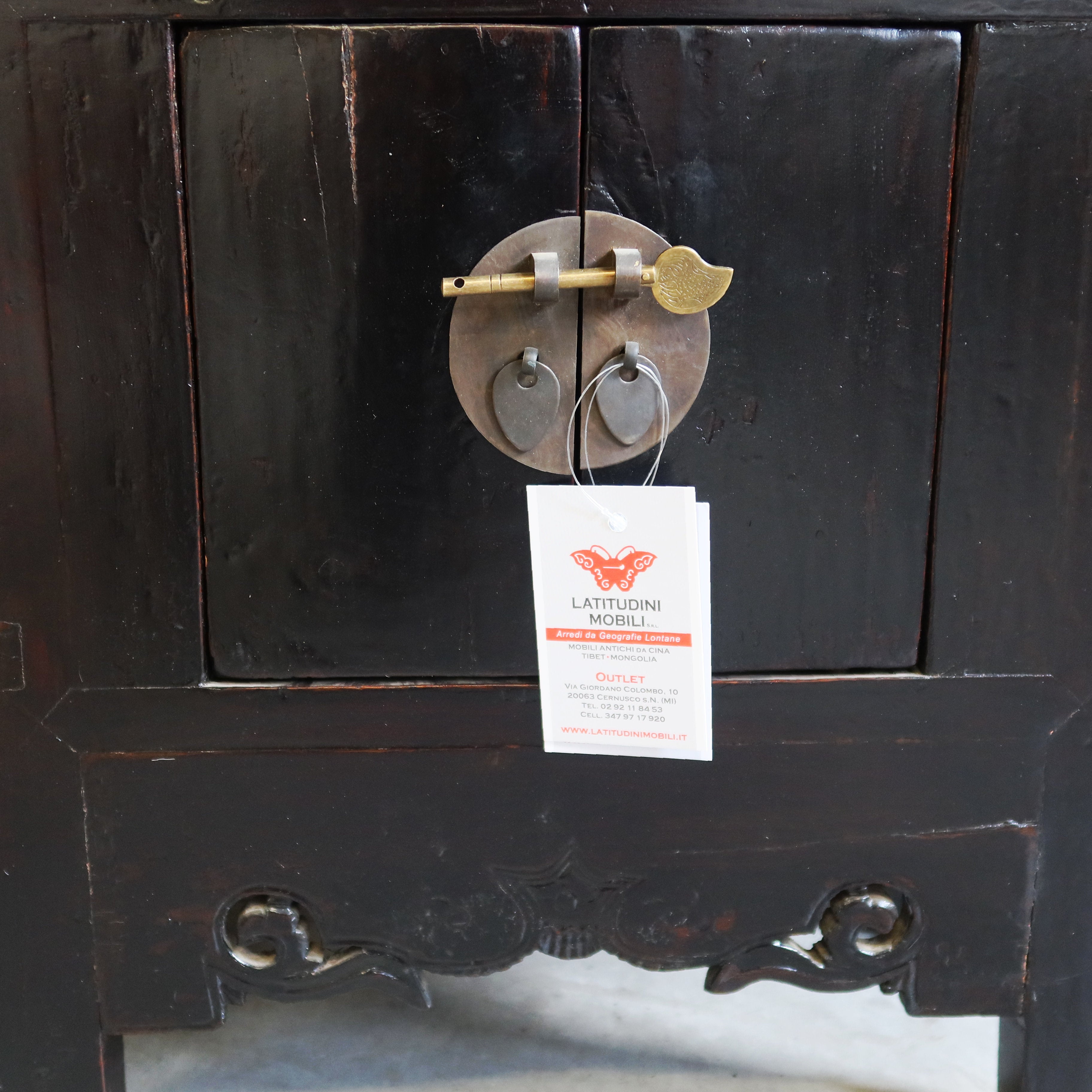 COMODINO 2A CON VANO GIORNO E INTAGLI