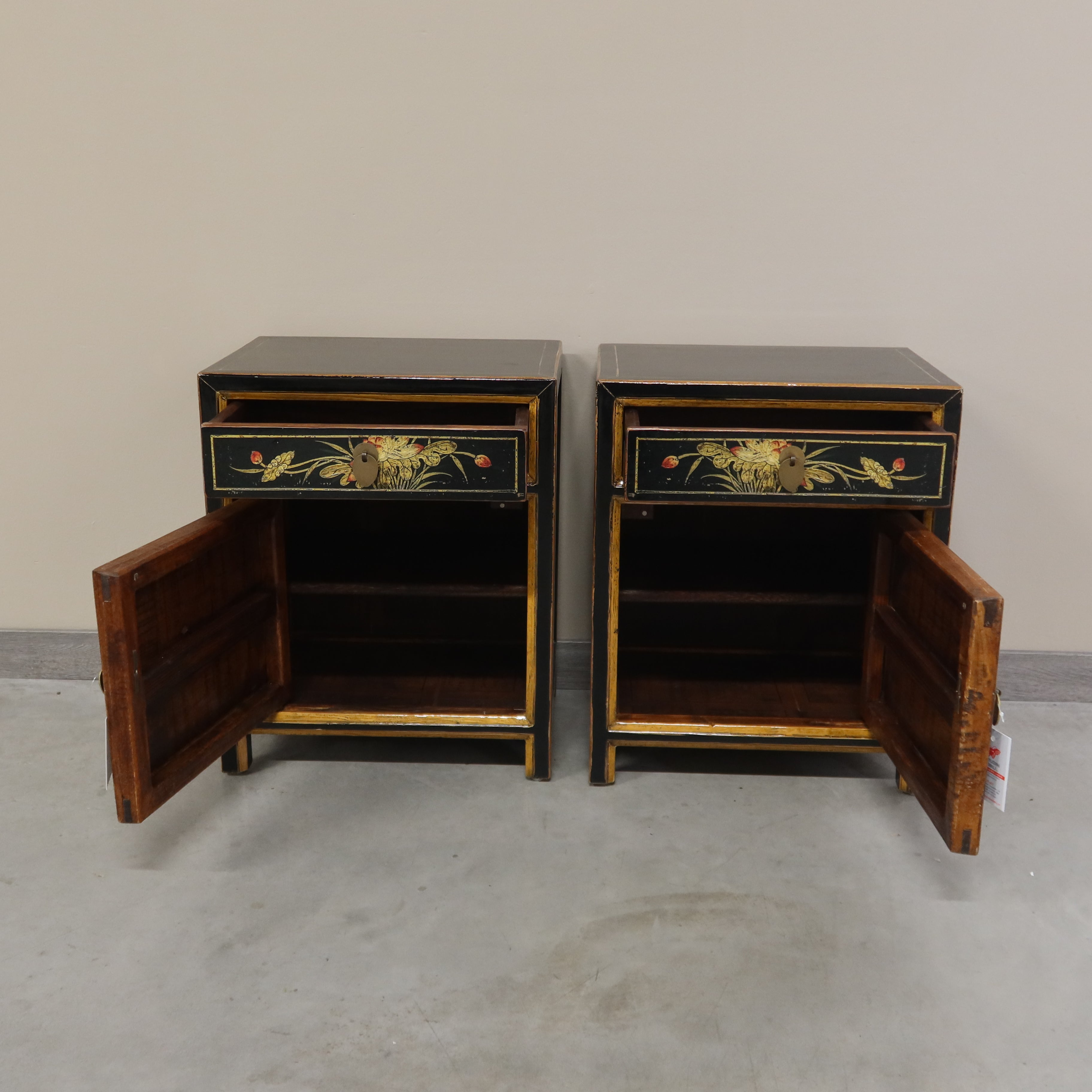 COMODINO MONGOLO DECORATO