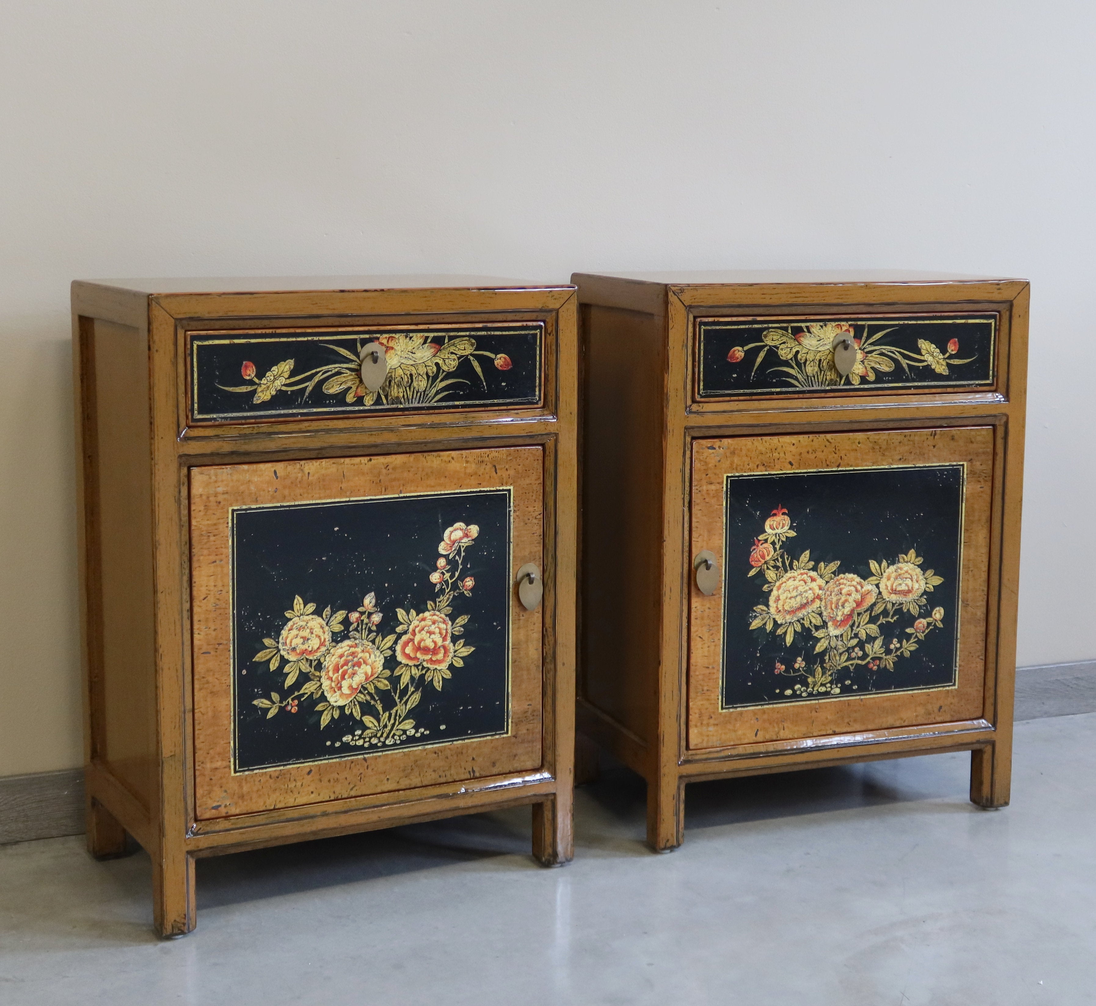 COMODINI MONGOLIA DECORATI