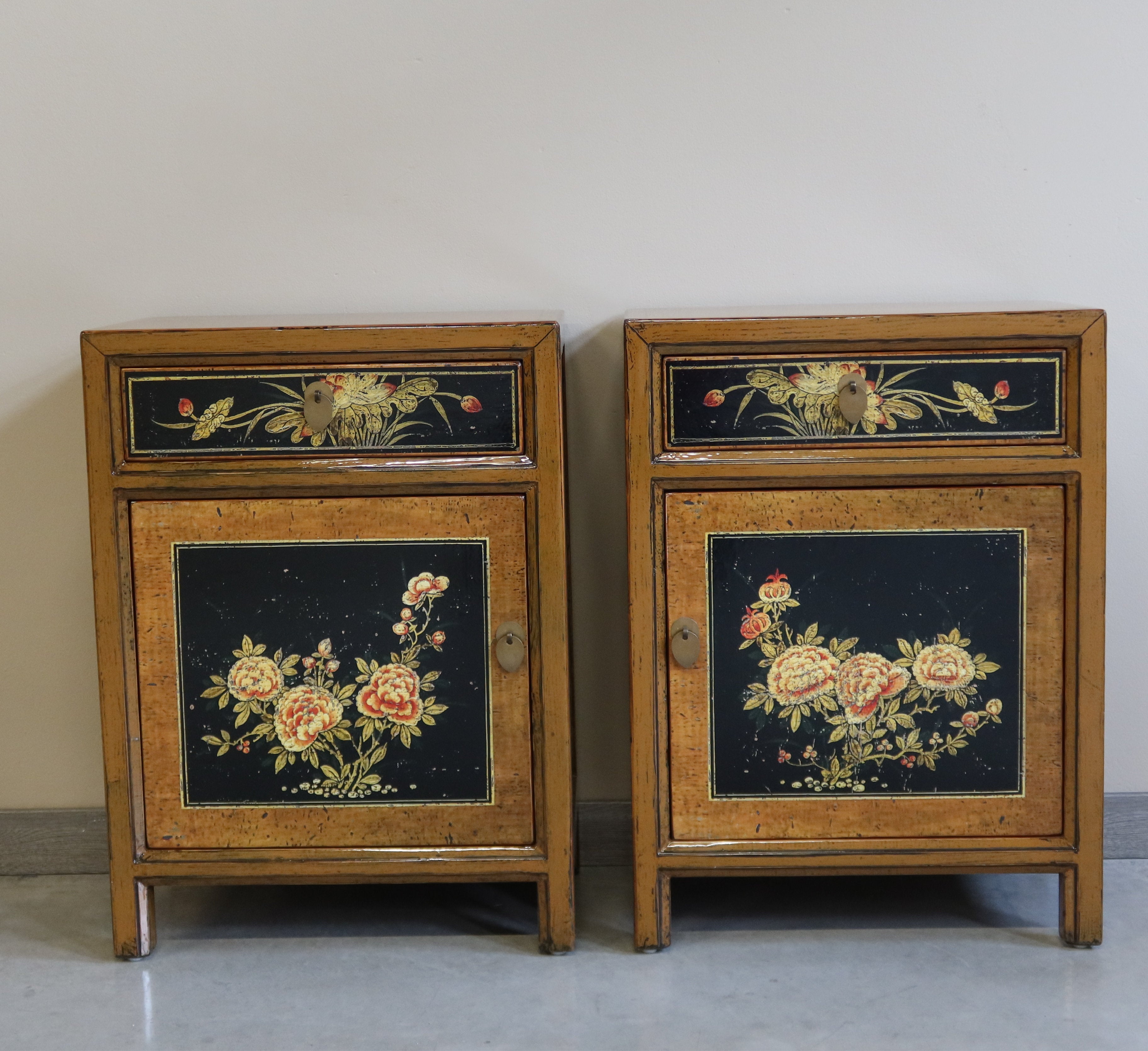 COMODINI MONGOLIA DECORATI