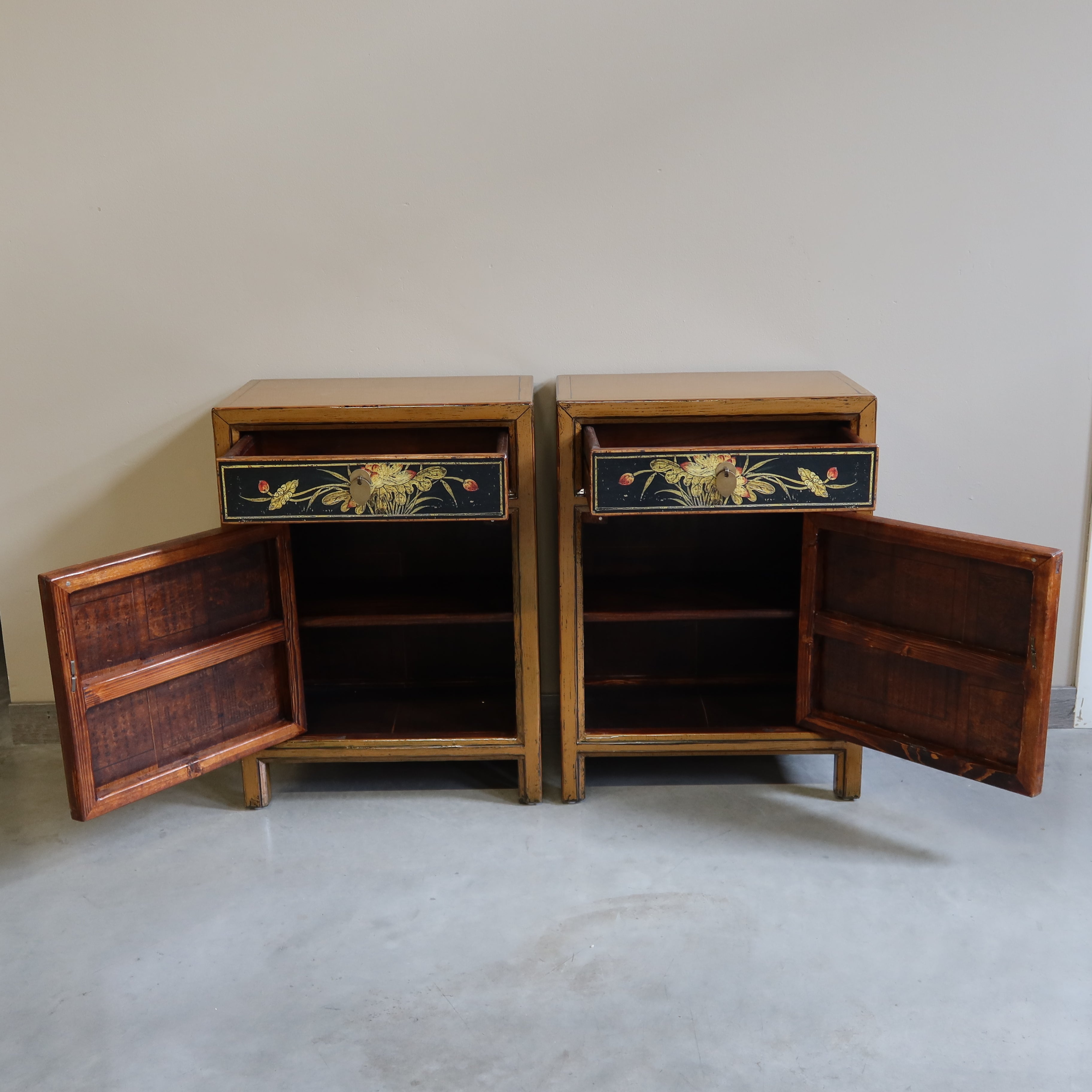 COMODINI MONGOLIA DECORATI