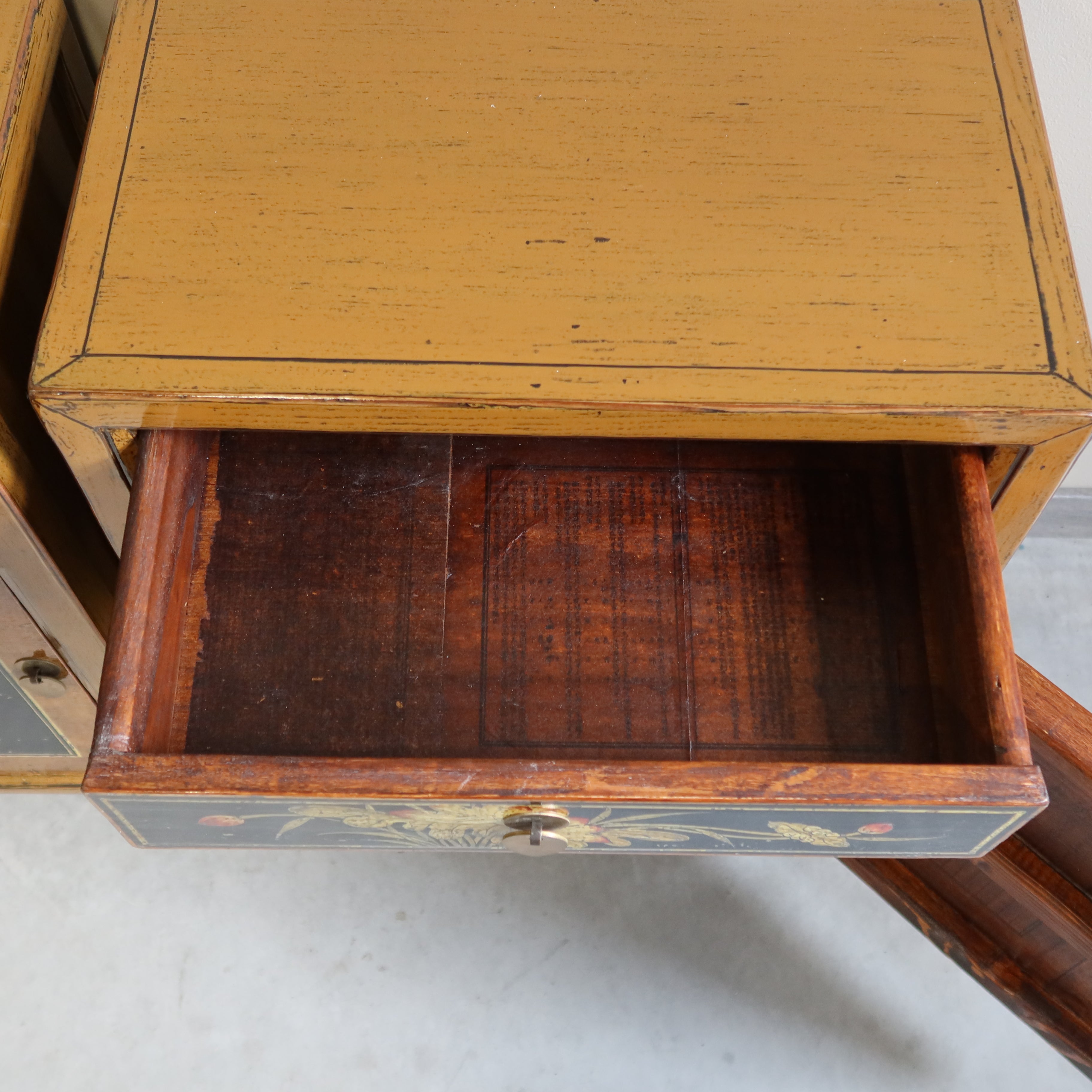 COMODINI MONGOLIA DECORATI