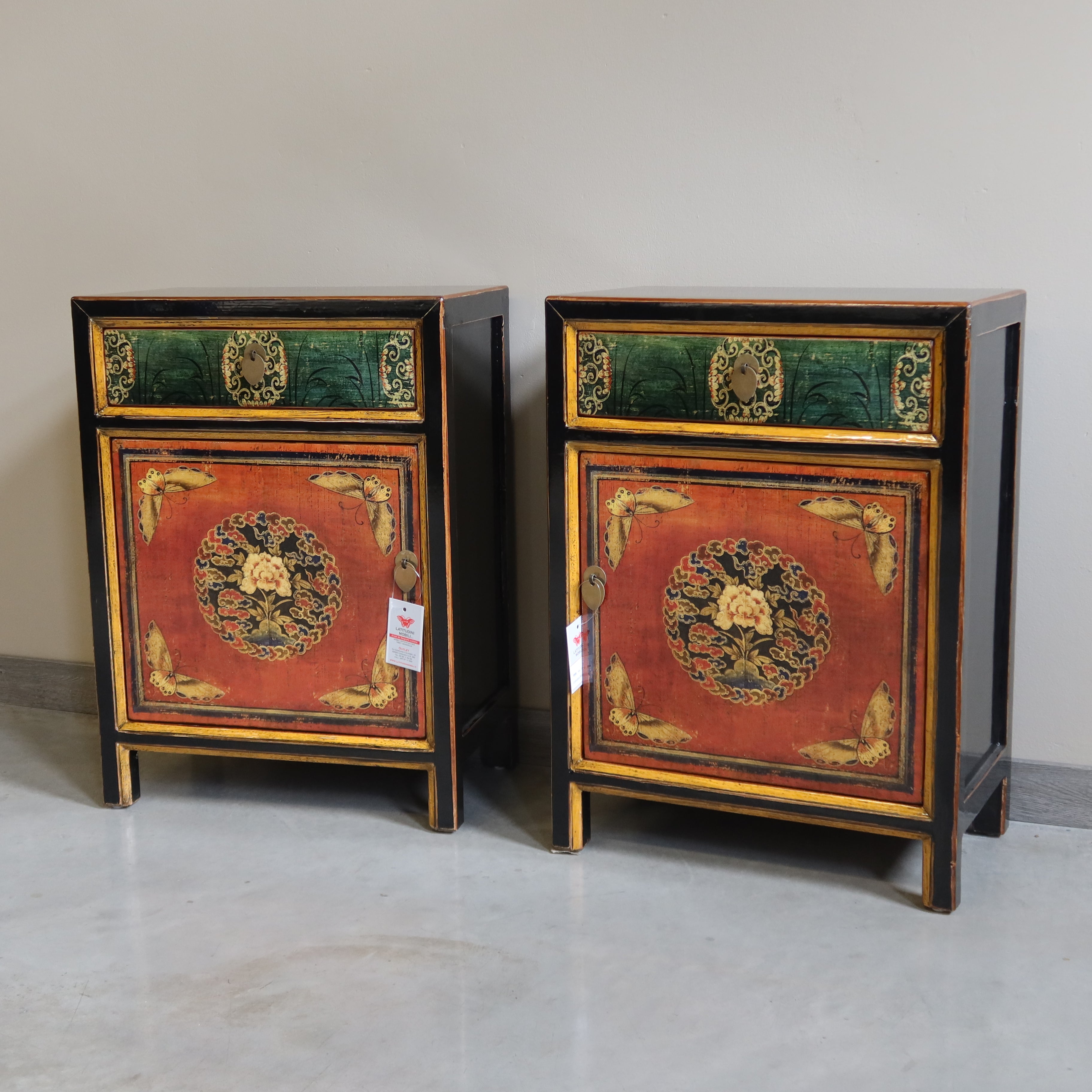 COMODINO MONGOLIA DECORATO