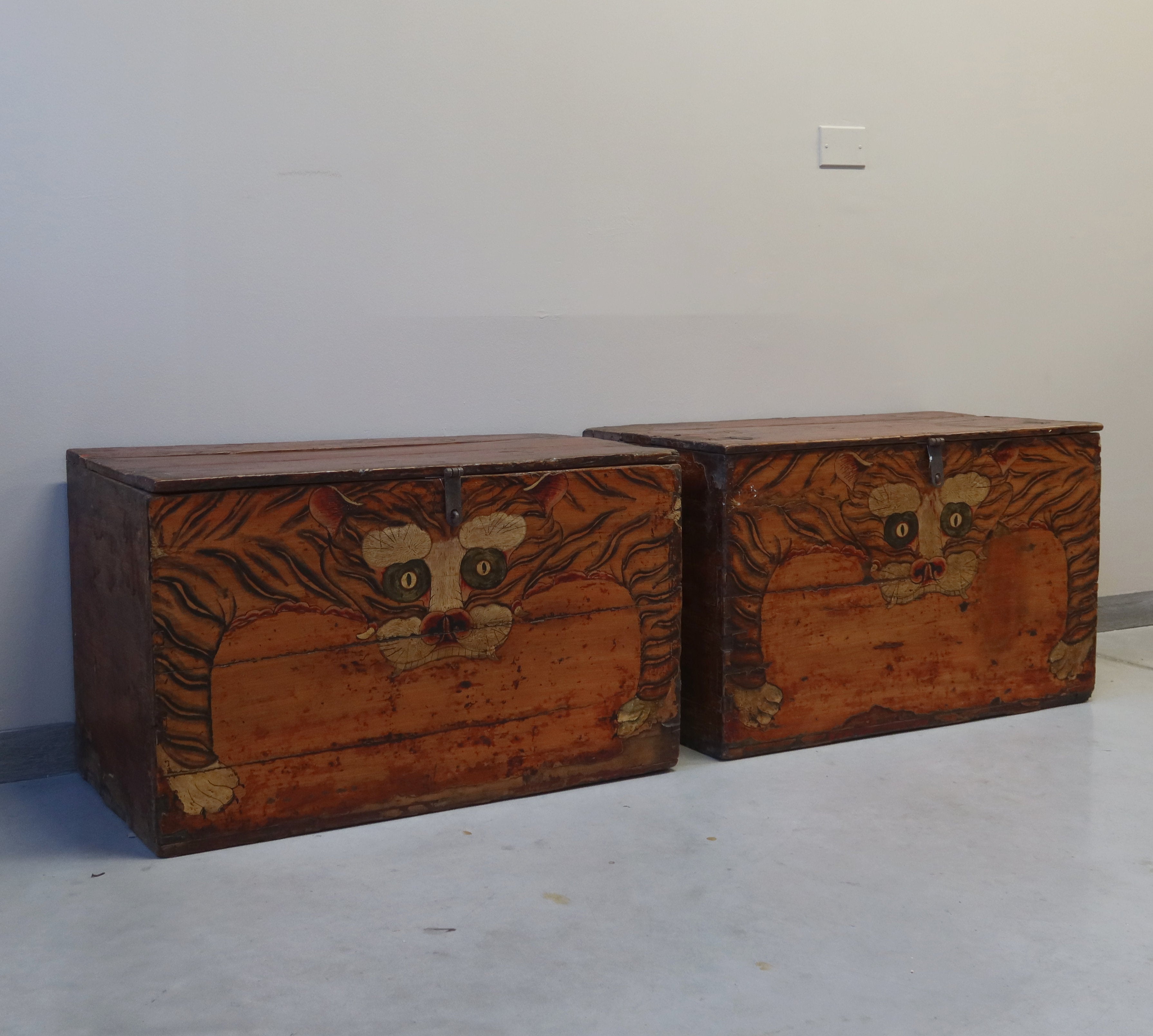 BAULE DEL QINGHAI CON DECORO TIGRE