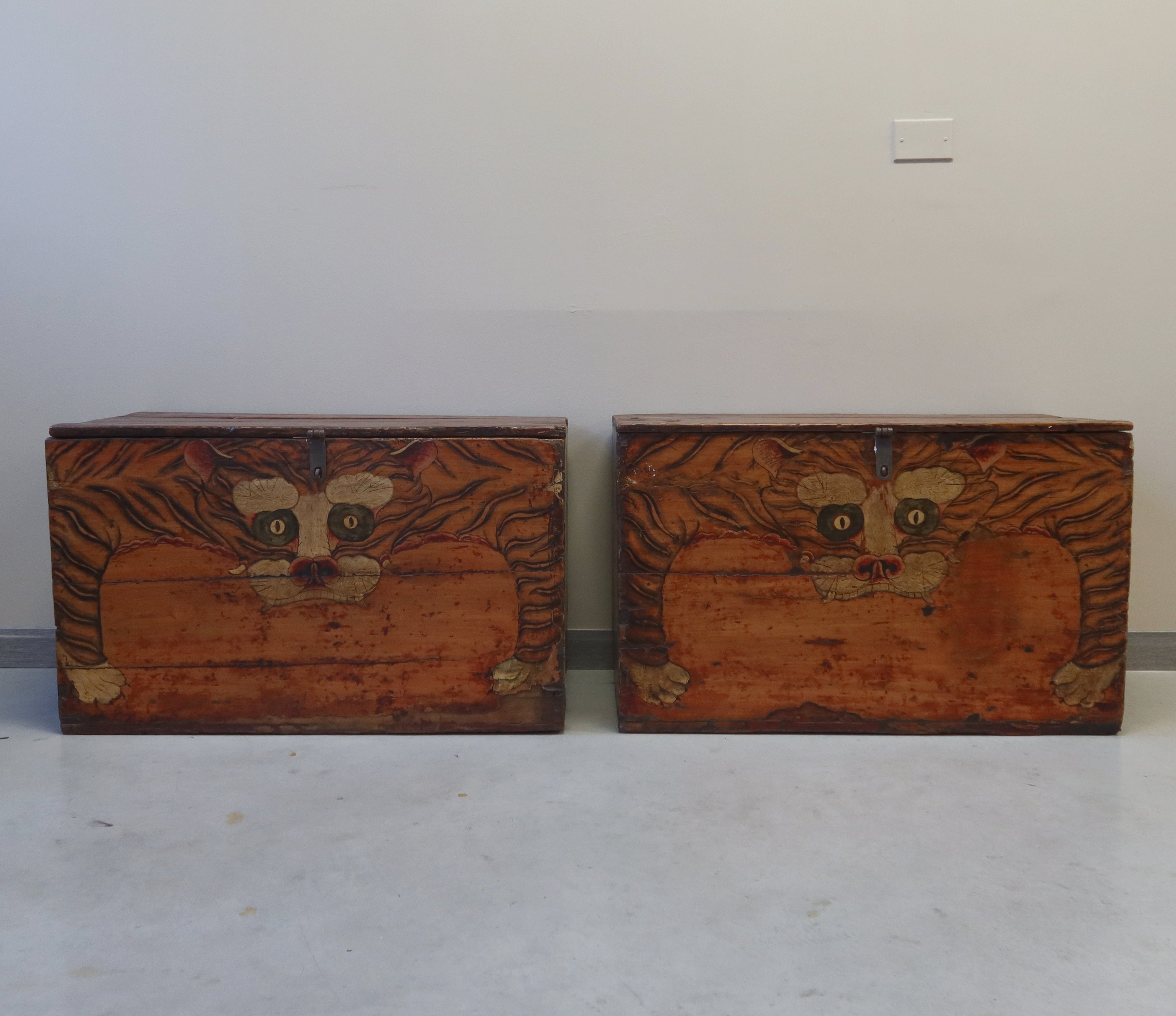 BAULE DEL QINGHAI CON DECORO TIGRE