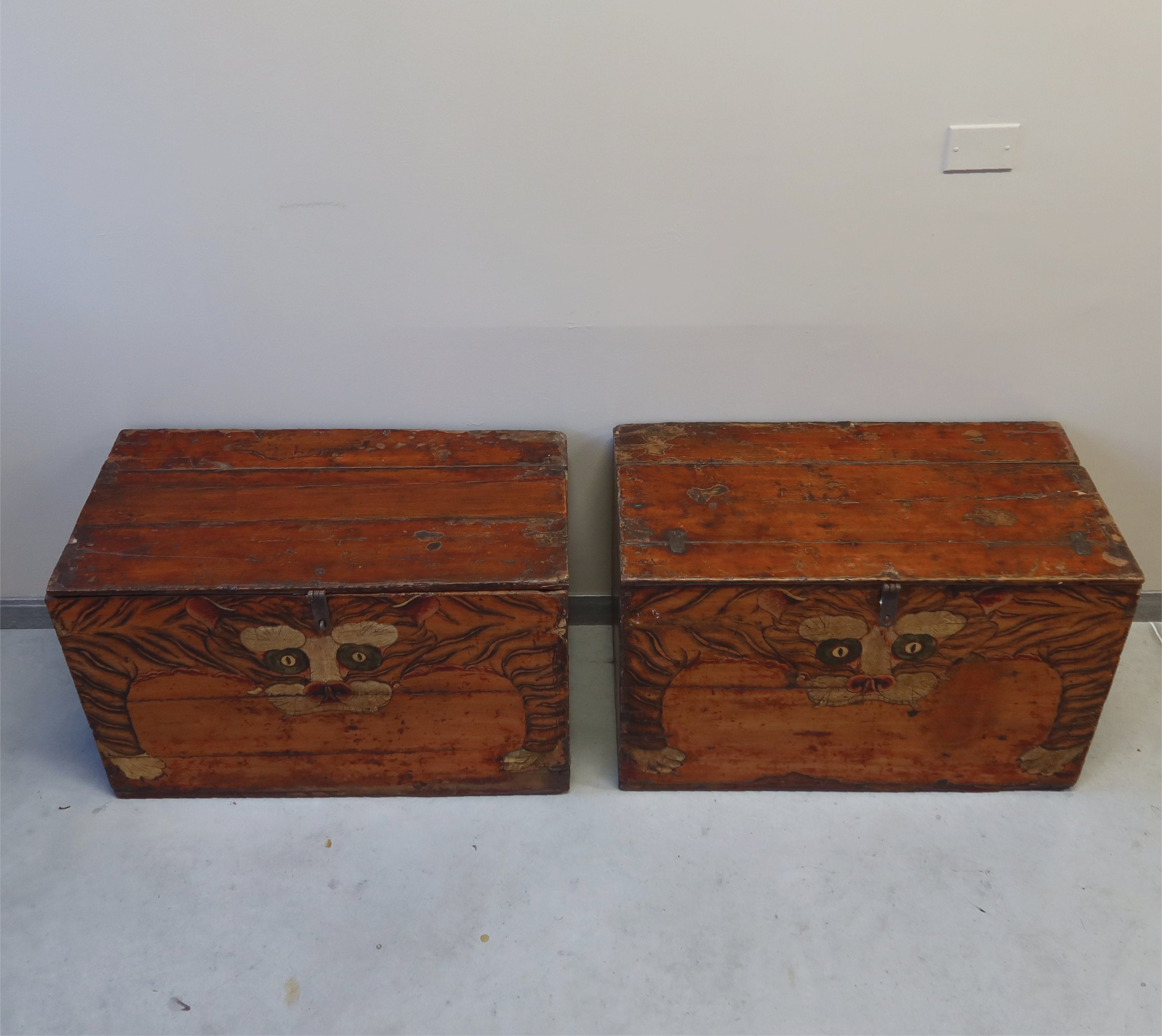 BAULE DEL QINGHAI CON DECORO TIGRE