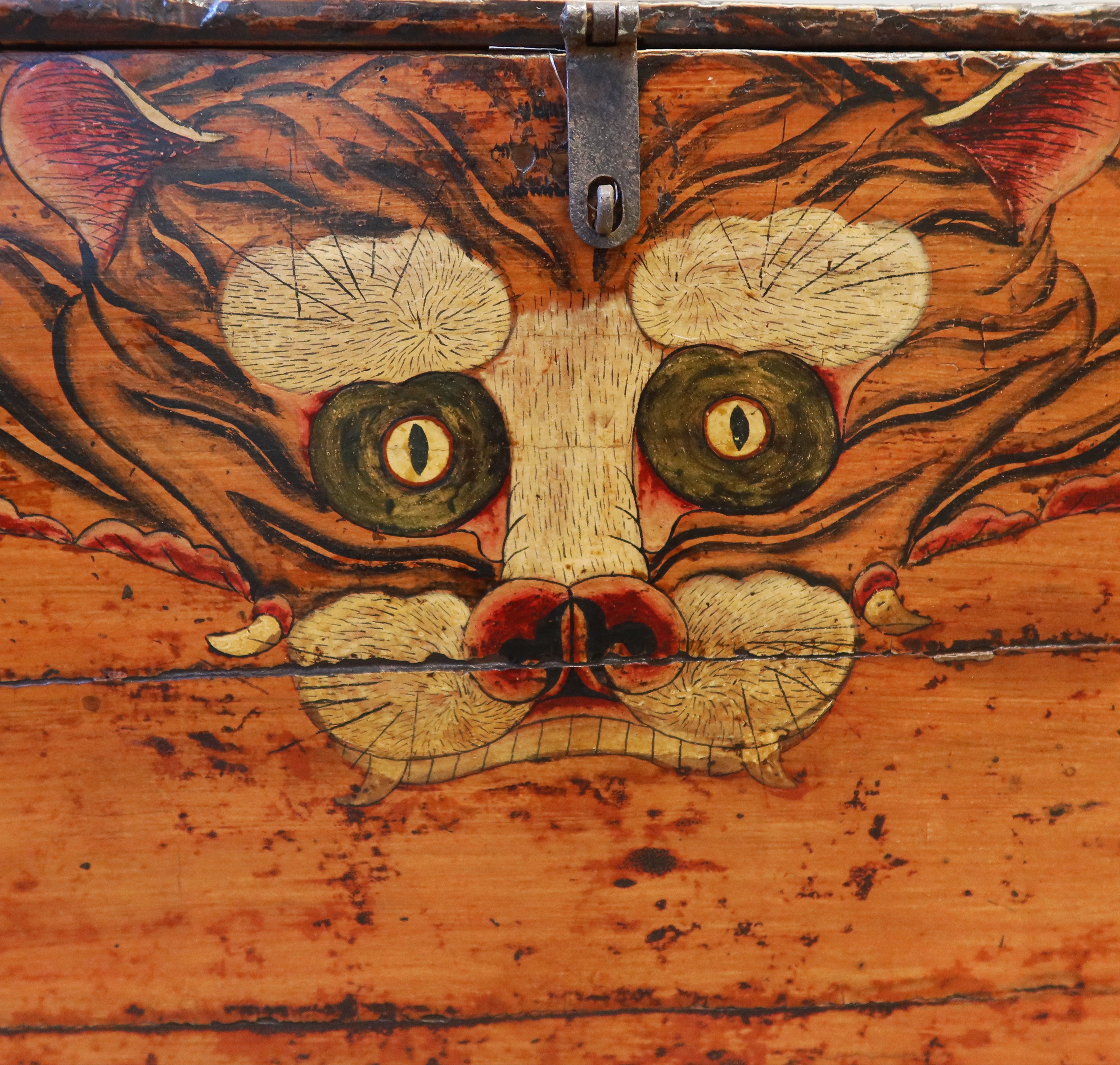 BAULE DEL QINGHAI CON DECORO TIGRE