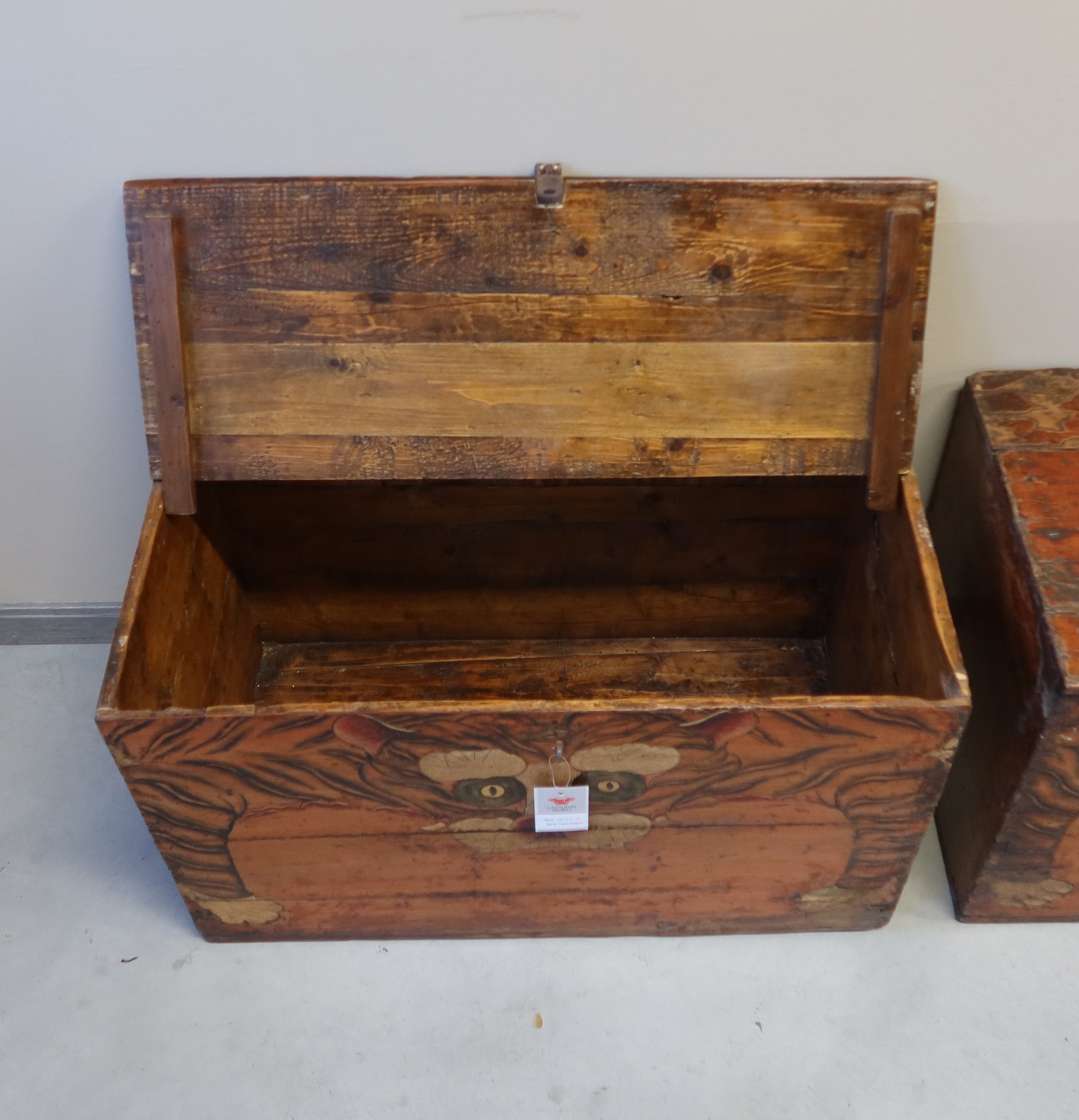 BAULE DEL QINGHAI CON DECORO TIGRE