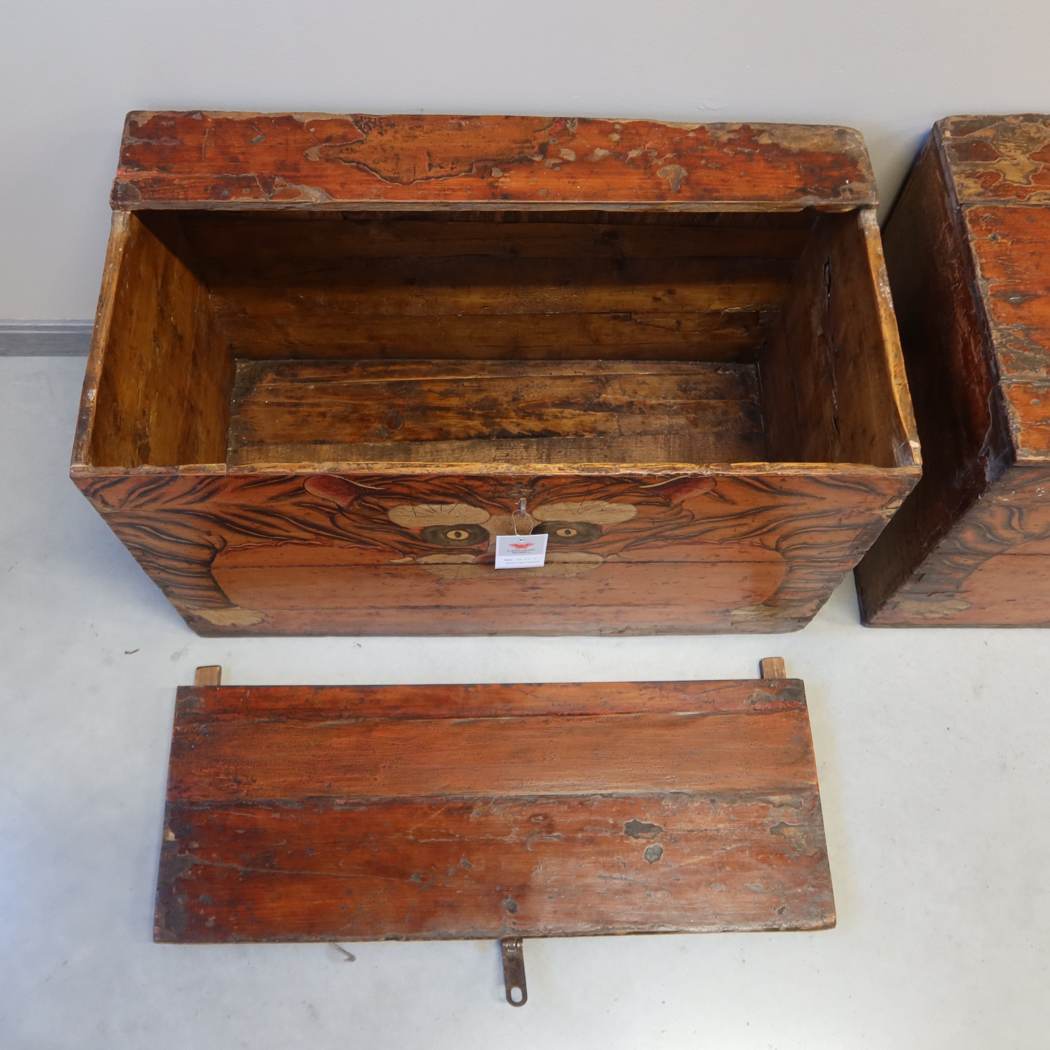 BAULE DEL QINGHAI CON DECORO TIGRE