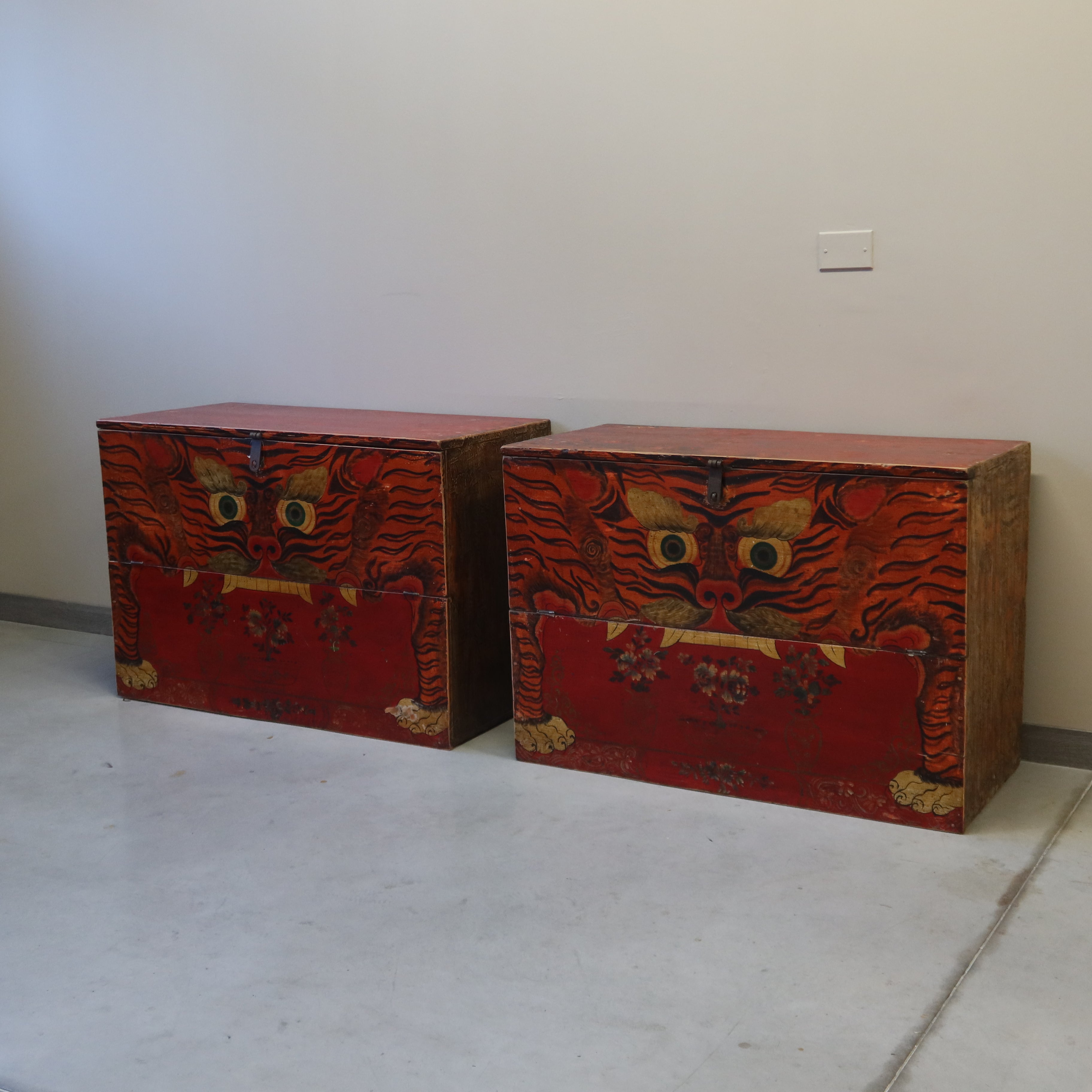 BAULE DEL QINGHAI CON DECORO TIGRE