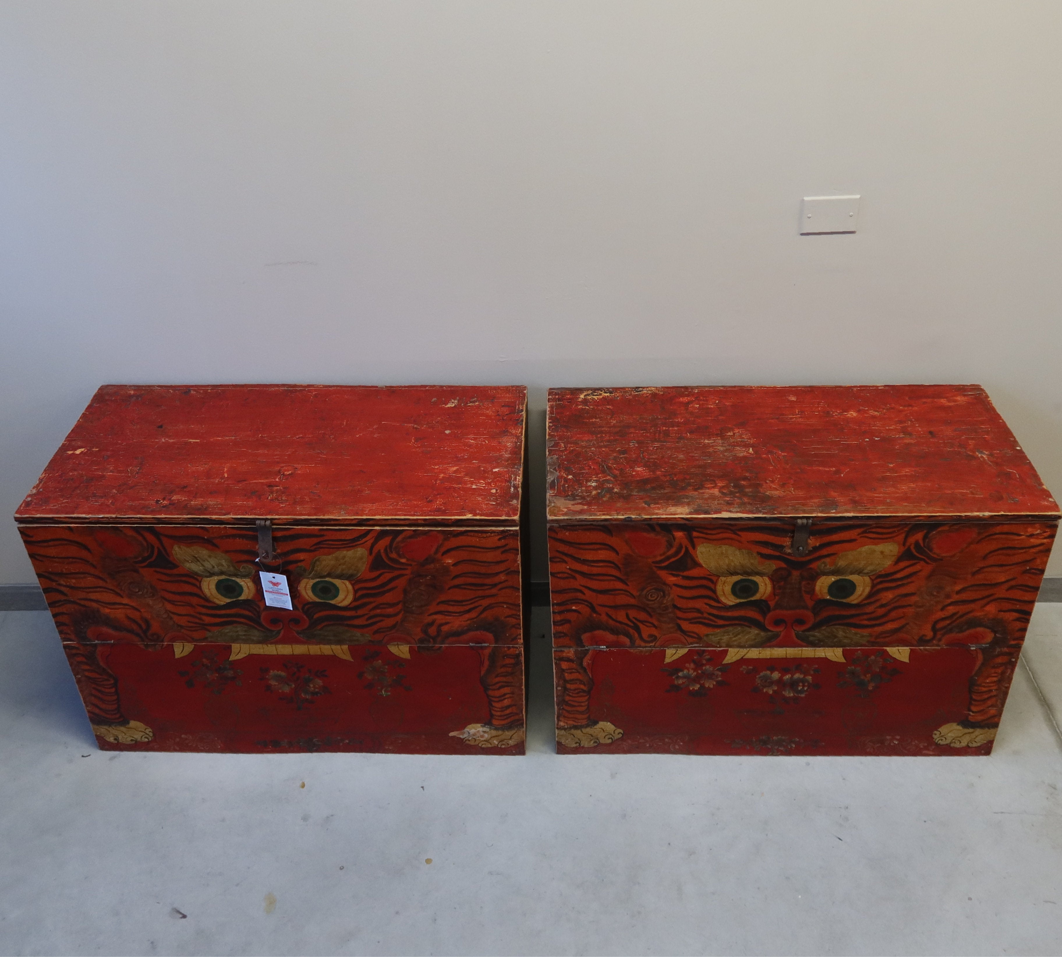 BAULE DEL QINGHAI CON DECORO TIGRE