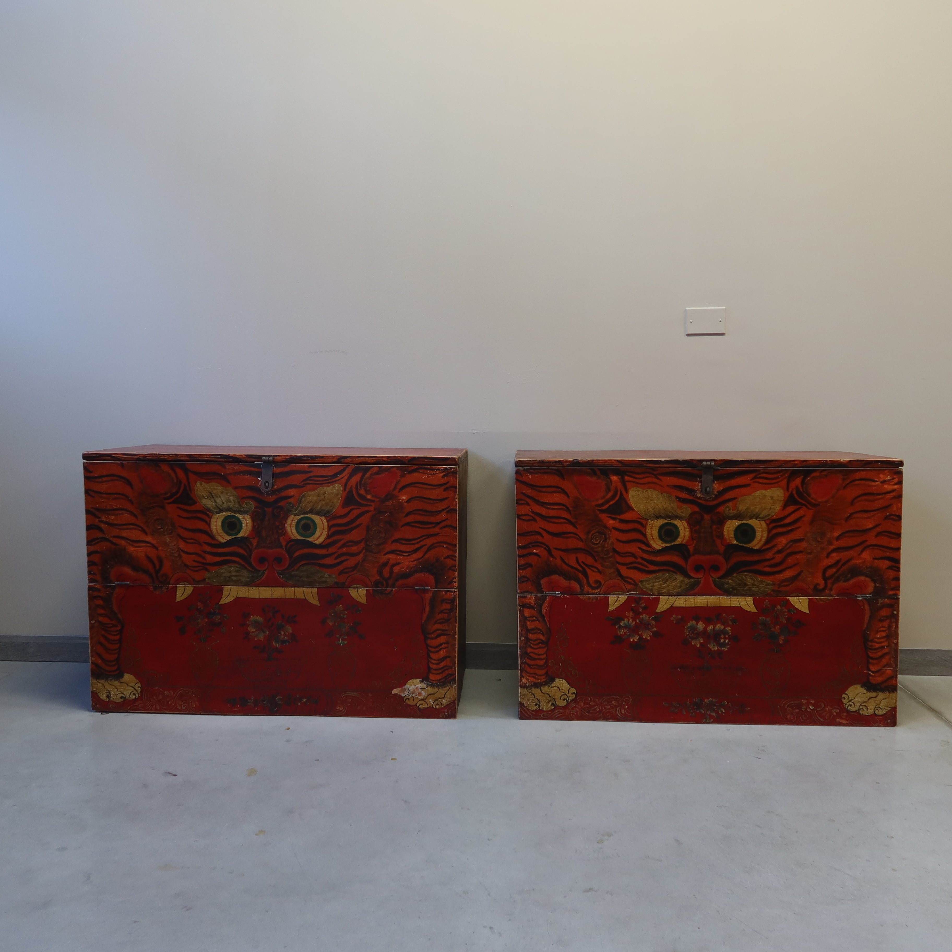 BAULE DEL QINGHAI CON DECORO TIGRE