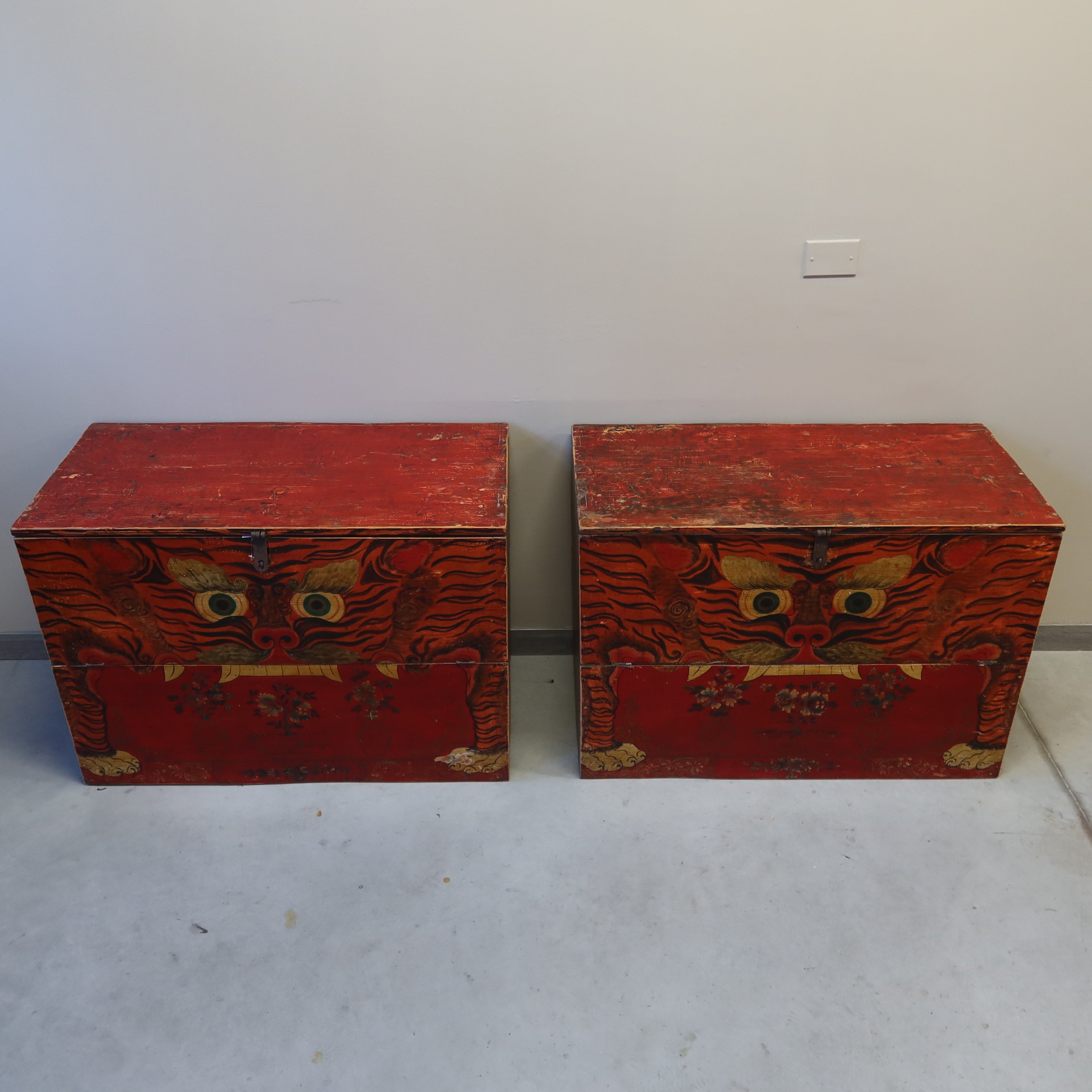 BAULE DEL QINGHAI CON DECORO TIGRE