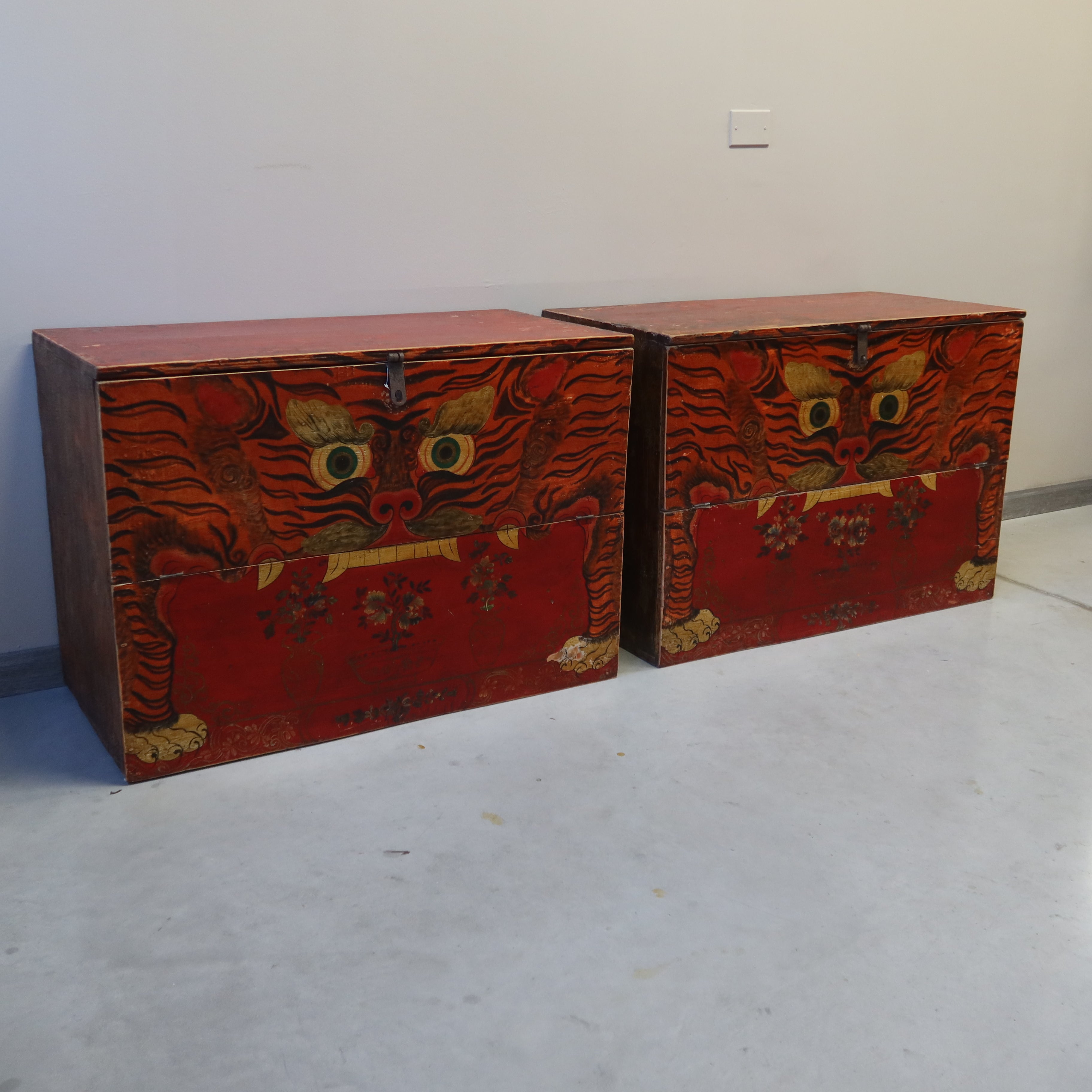 BAULE DEL QINGHAI CON DECORO TIGRE