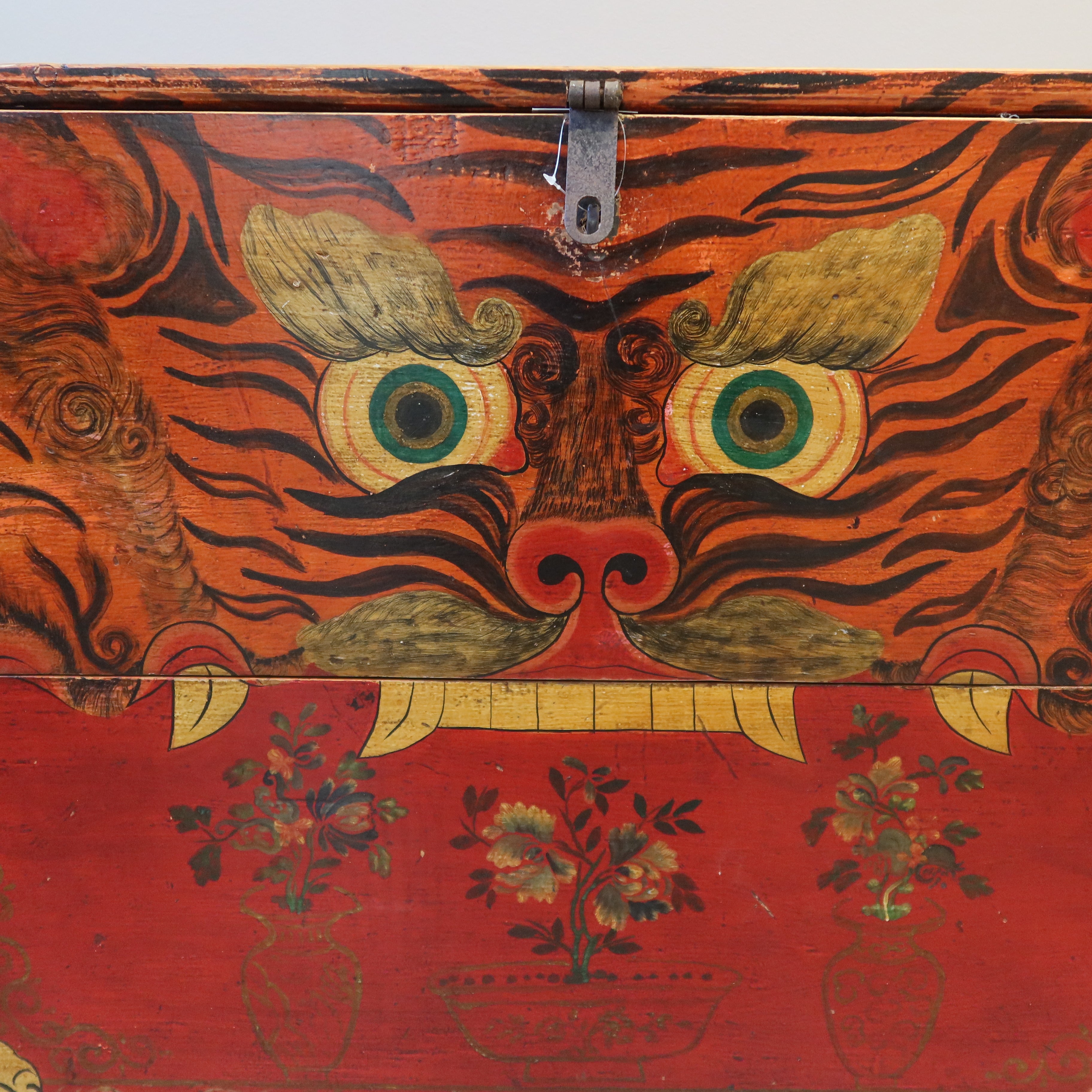 BAULE DEL QINGHAI CON DECORO TIGRE