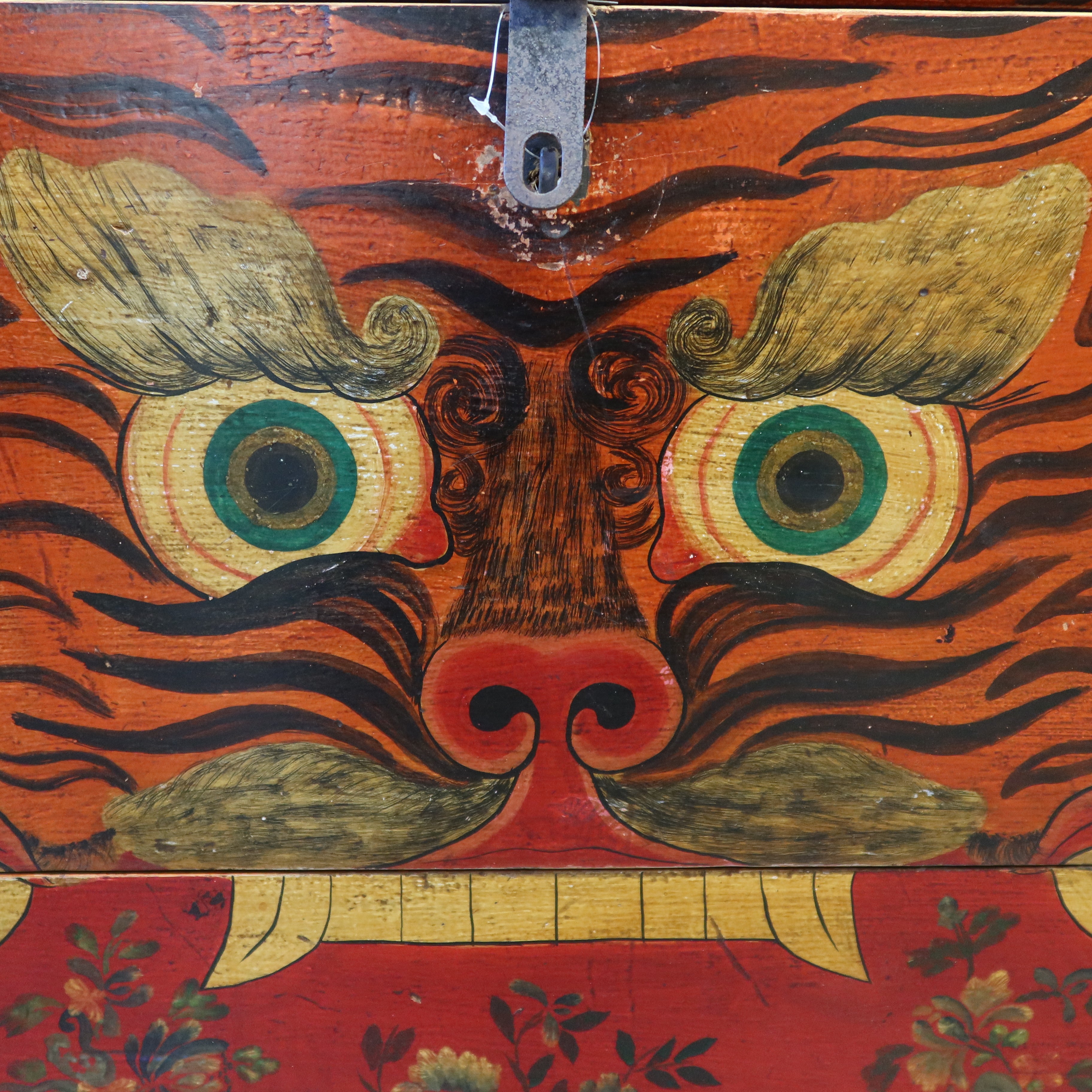 BAULE DEL QINGHAI CON DECORO TIGRE
