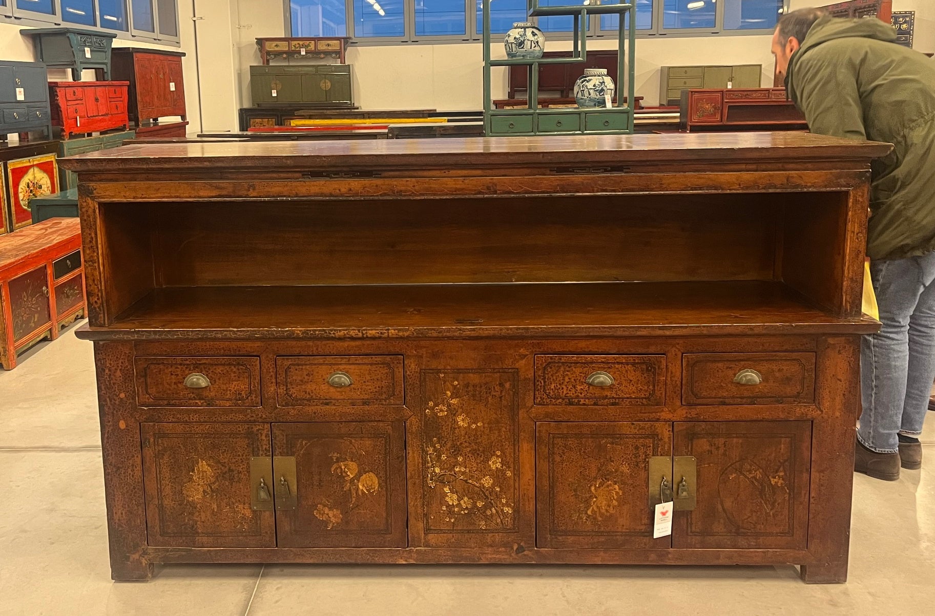 LUNGA CREDENZA GANZU CON DEC. LIEVE E VANO GIORNO