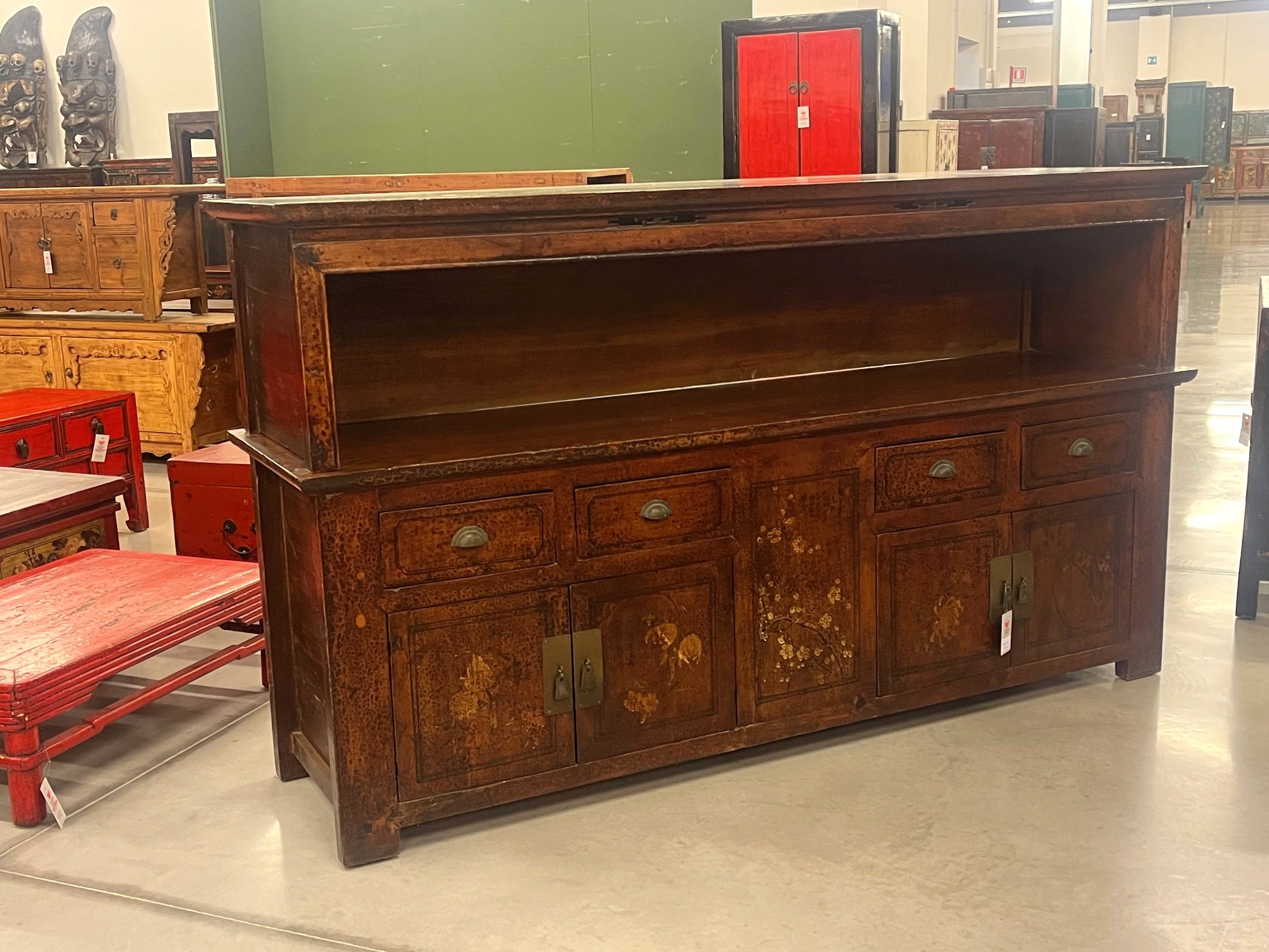 LUNGA CREDENZA GANZU CON DEC. LIEVE E VANO GIORNO