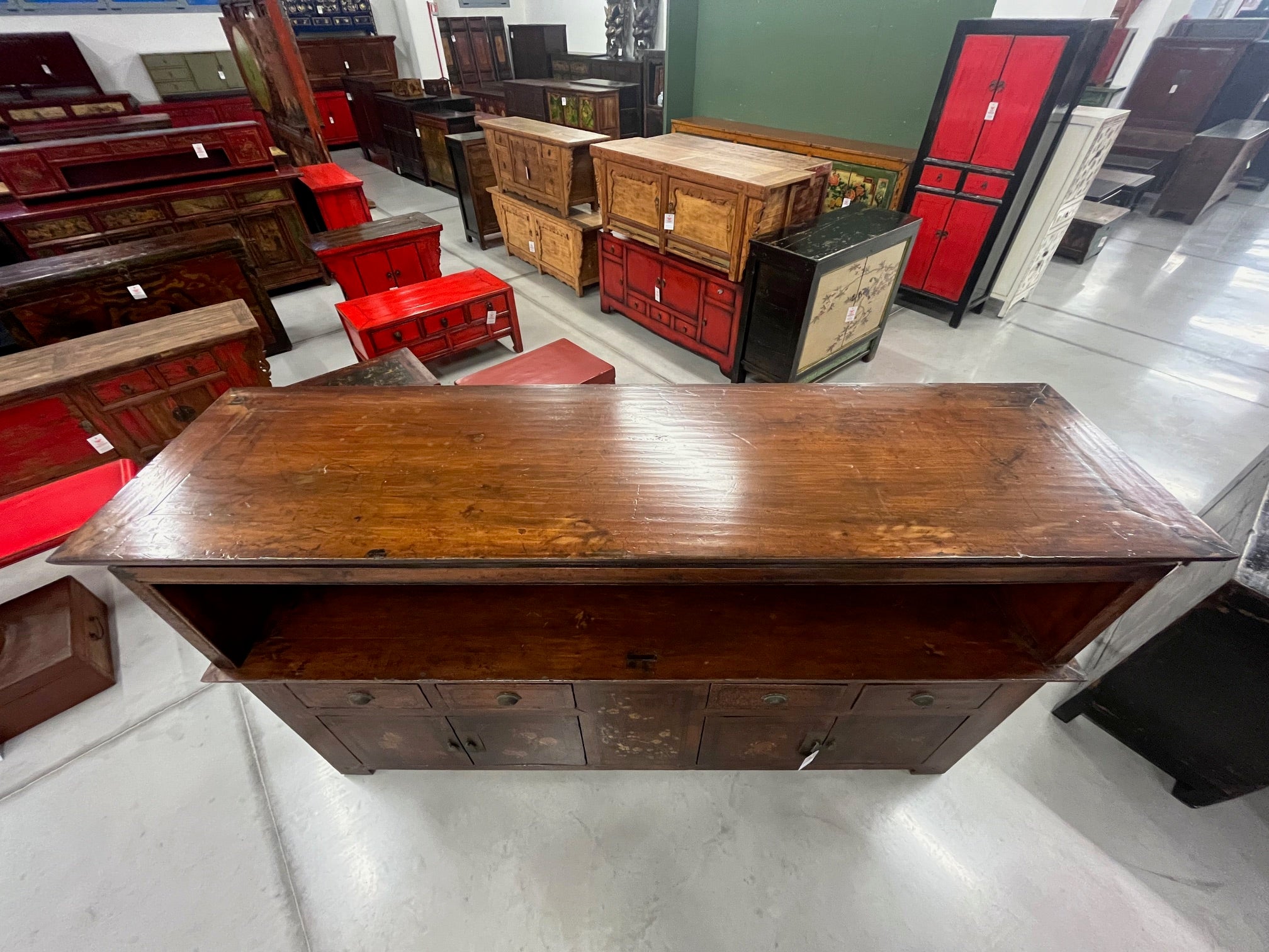 LUNGA CREDENZA GANZU CON DEC. LIEVE E VANO GIORNO