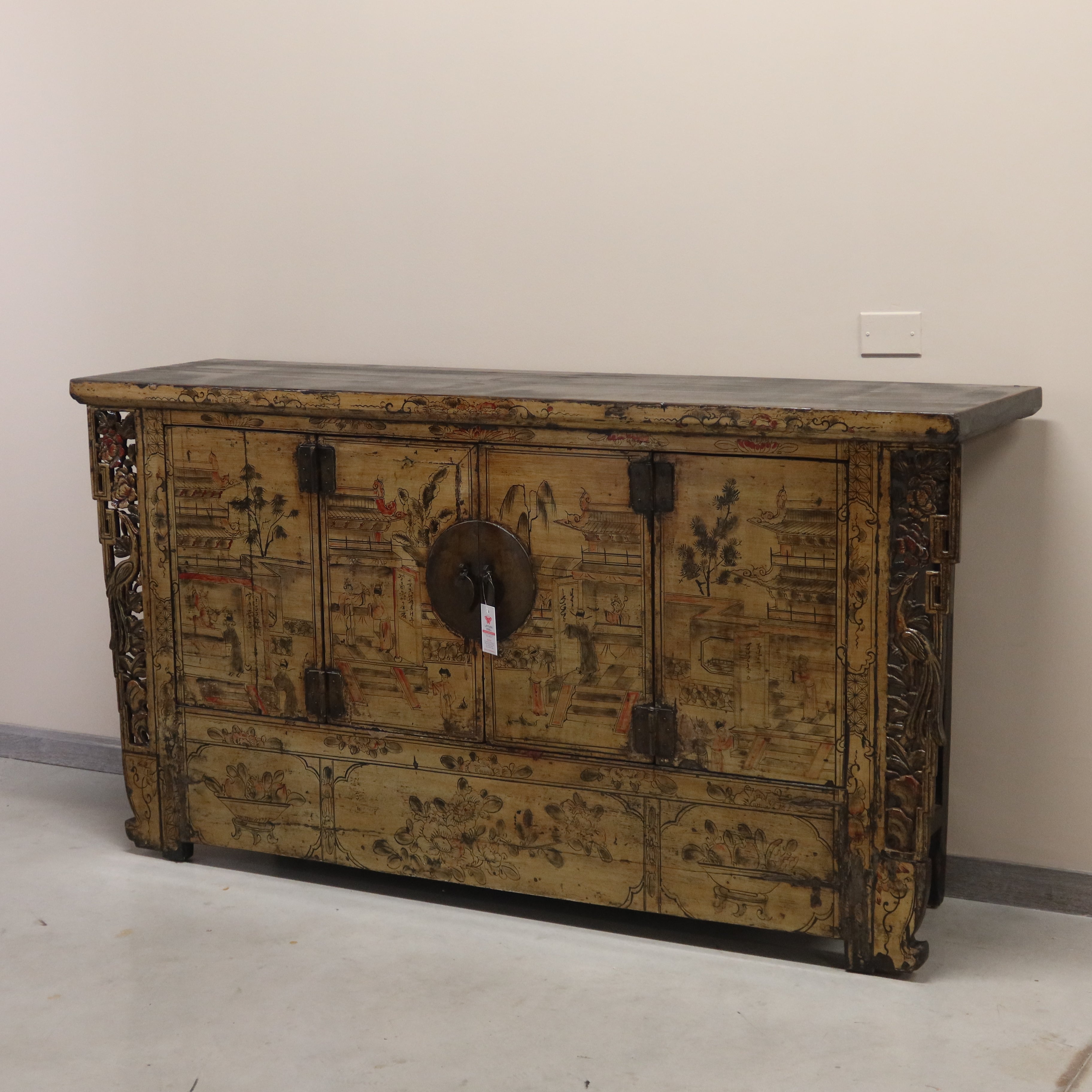 CREDENZA GANZU DECORATA TOP AGGETTANTE