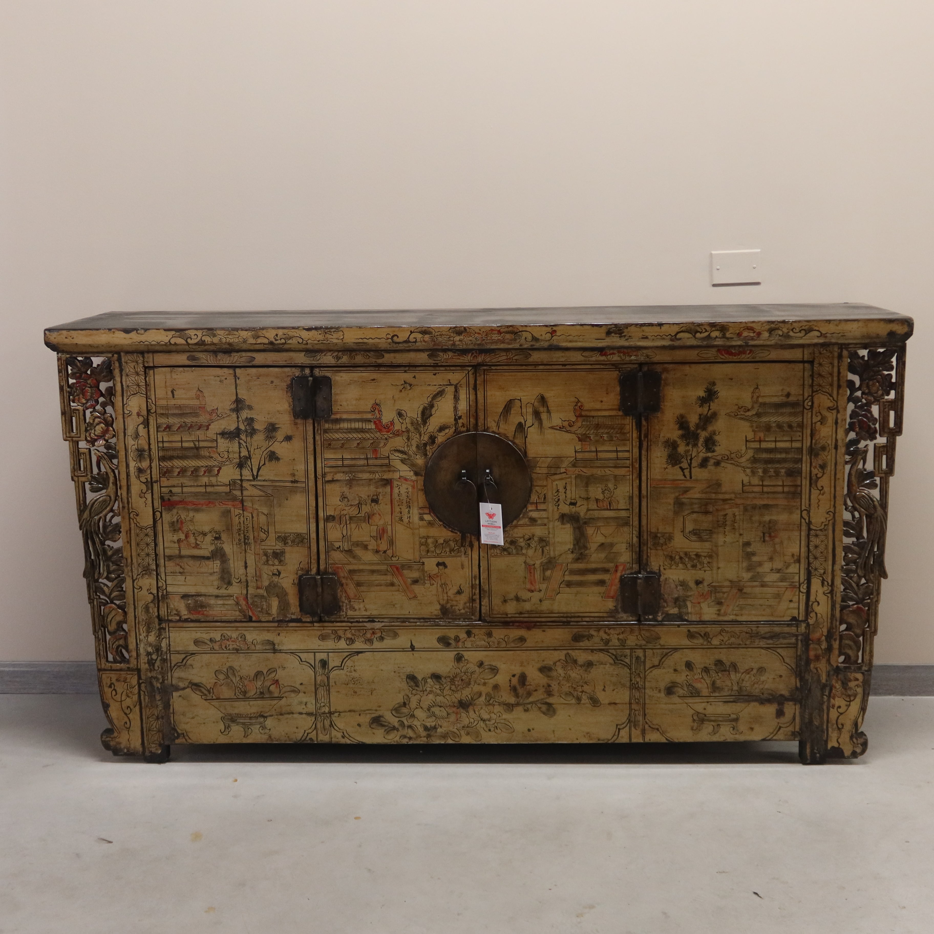 CREDENZA GANZU DECORATA TOP AGGETTANTE