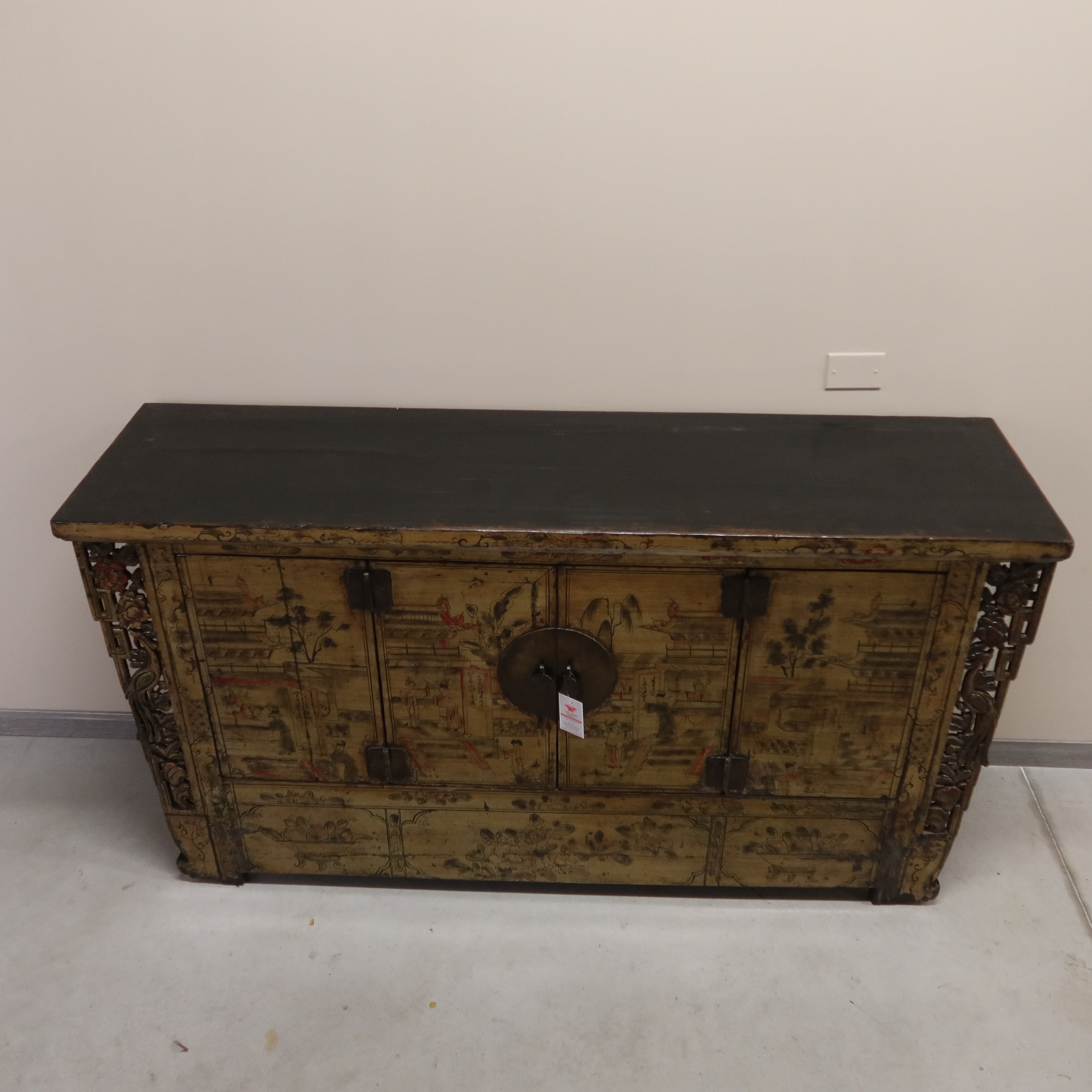 CREDENZA GANZU DECORATA TOP AGGETTANTE