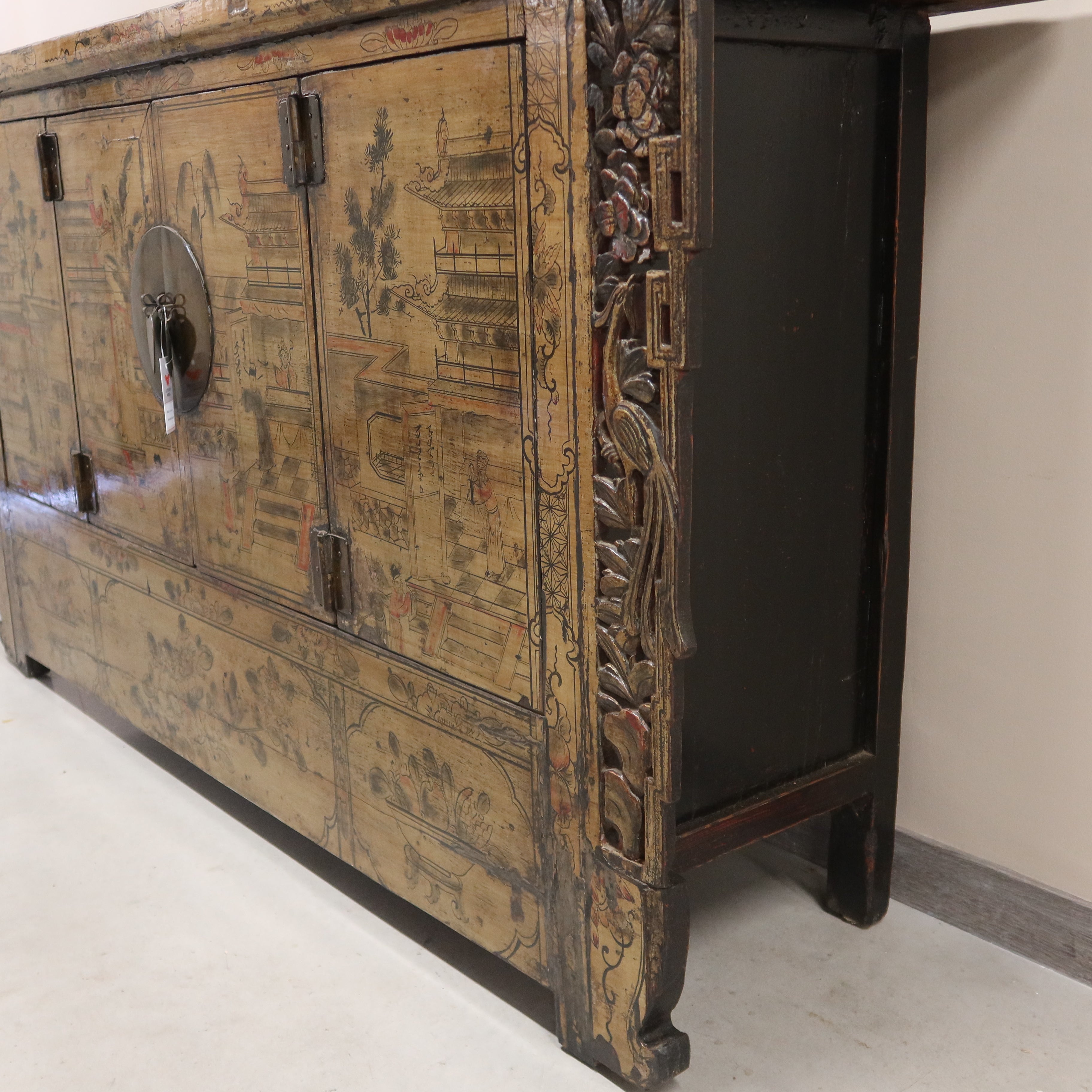 CREDENZA GANZU DECORATA TOP AGGETTANTE