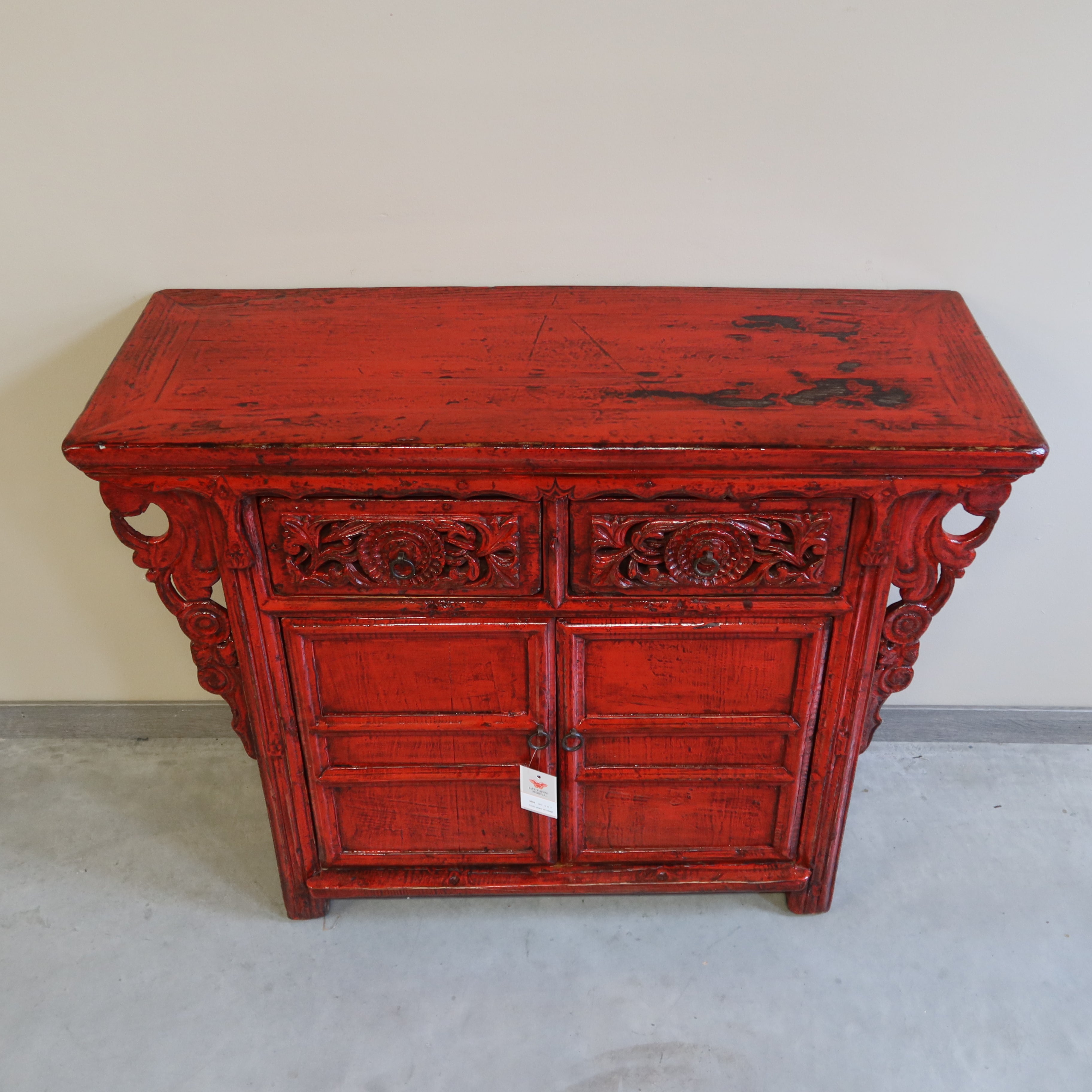 CREDENZA CINESE AD ALTARE LACCA ROSSA