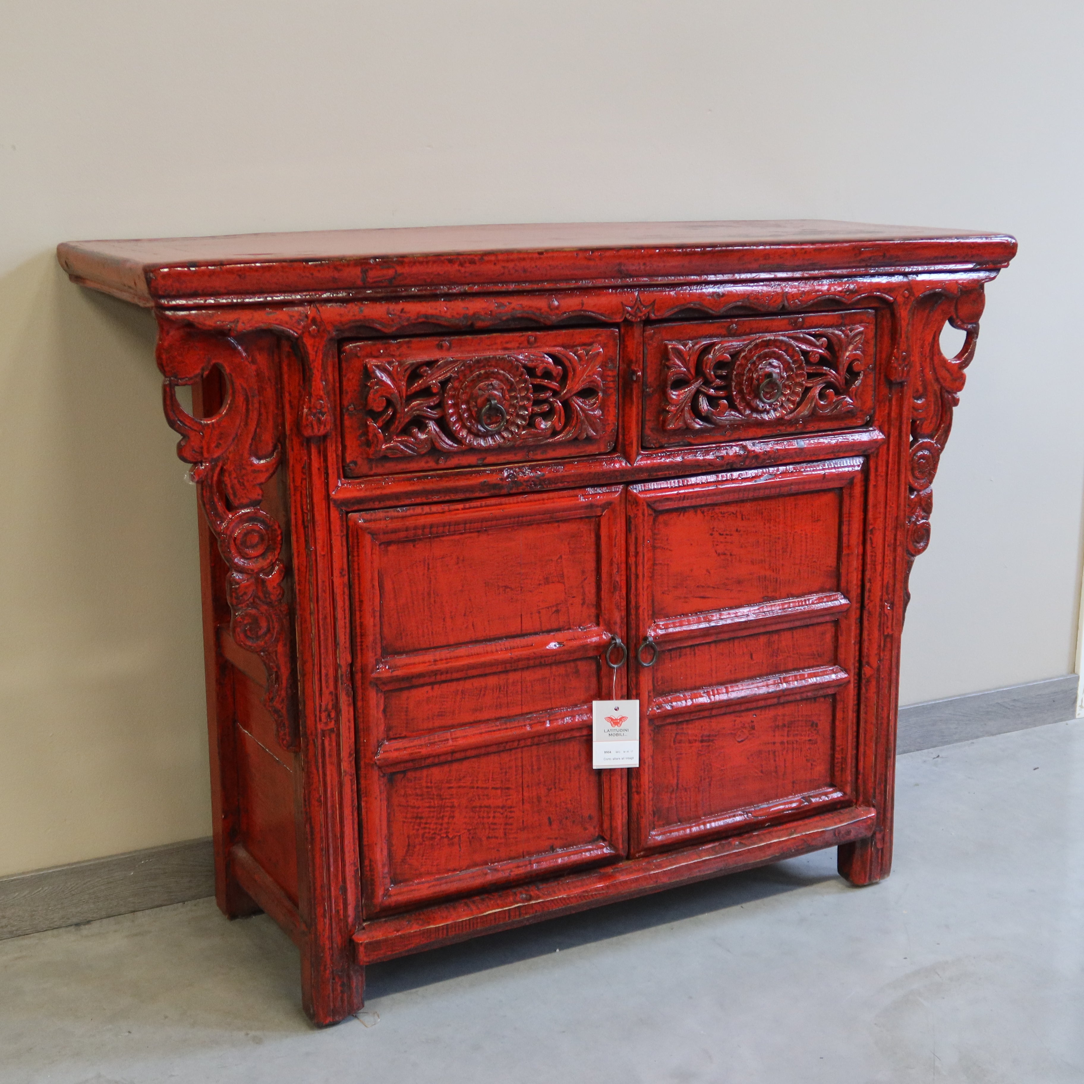 CREDENZA CINESE AD ALTARE LACCA ROSSA