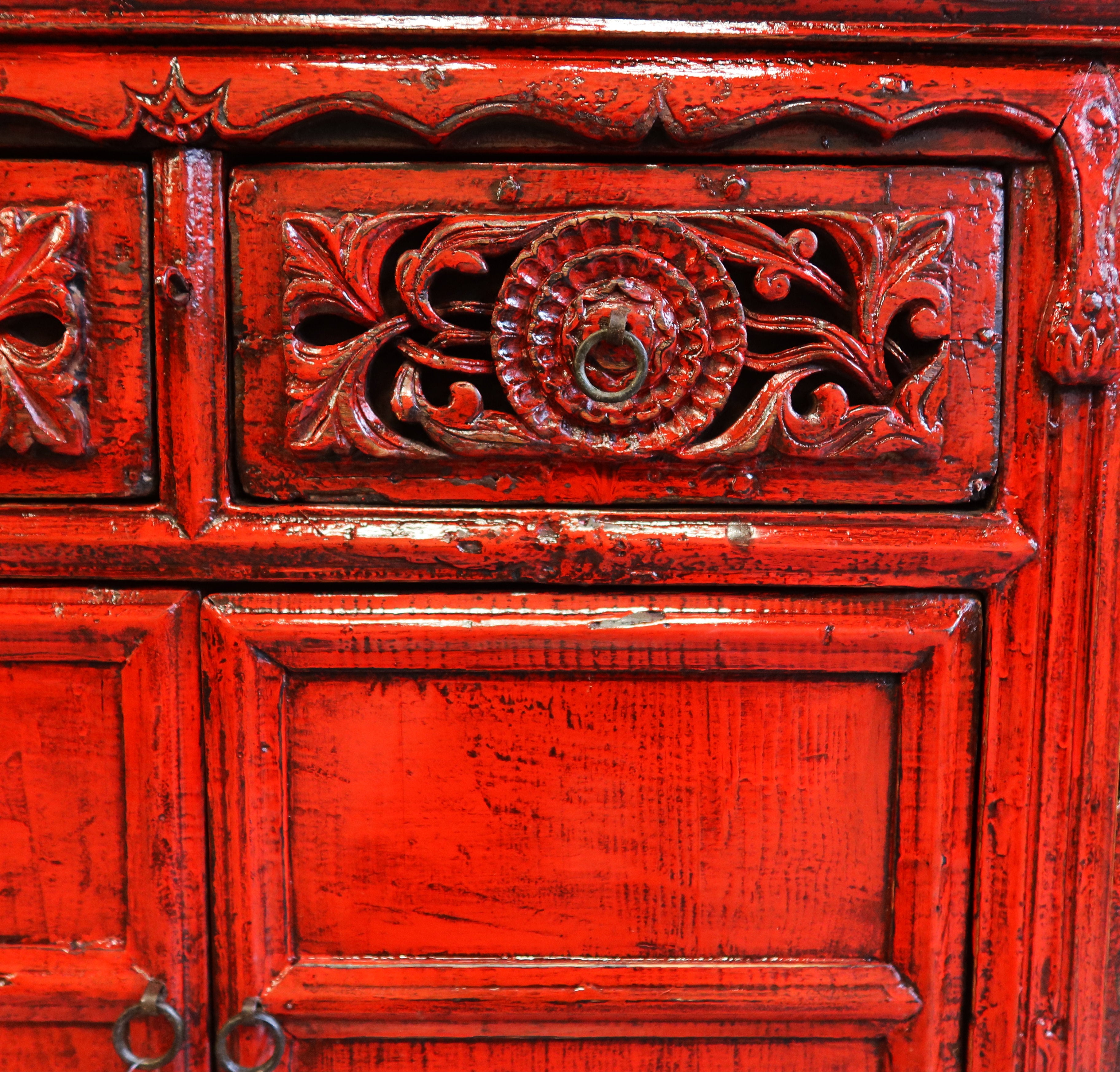 CREDENZA CINESE AD ALTARE LACCA ROSSA