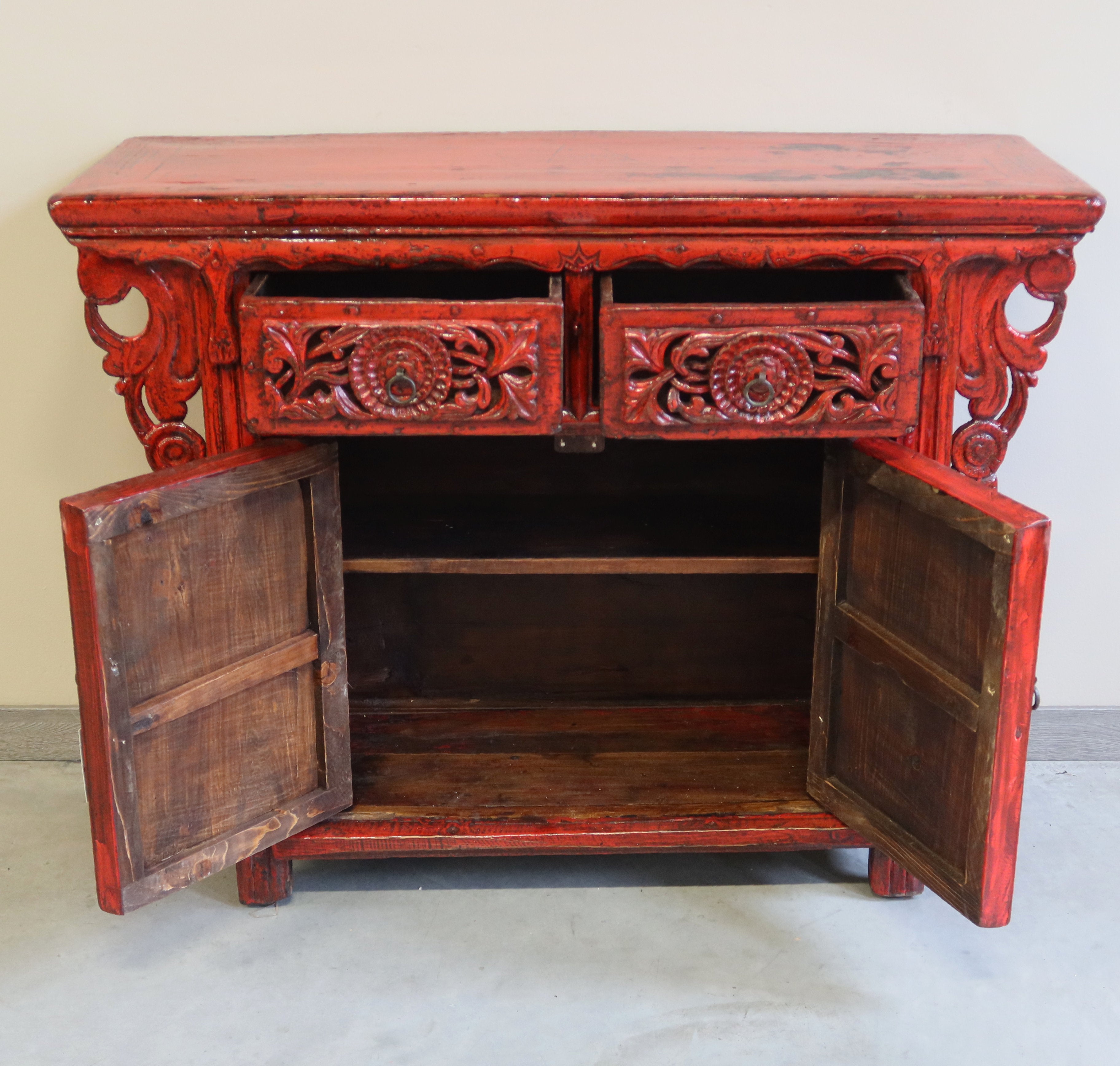 CREDENZA CINESE AD ALTARE LACCA ROSSA