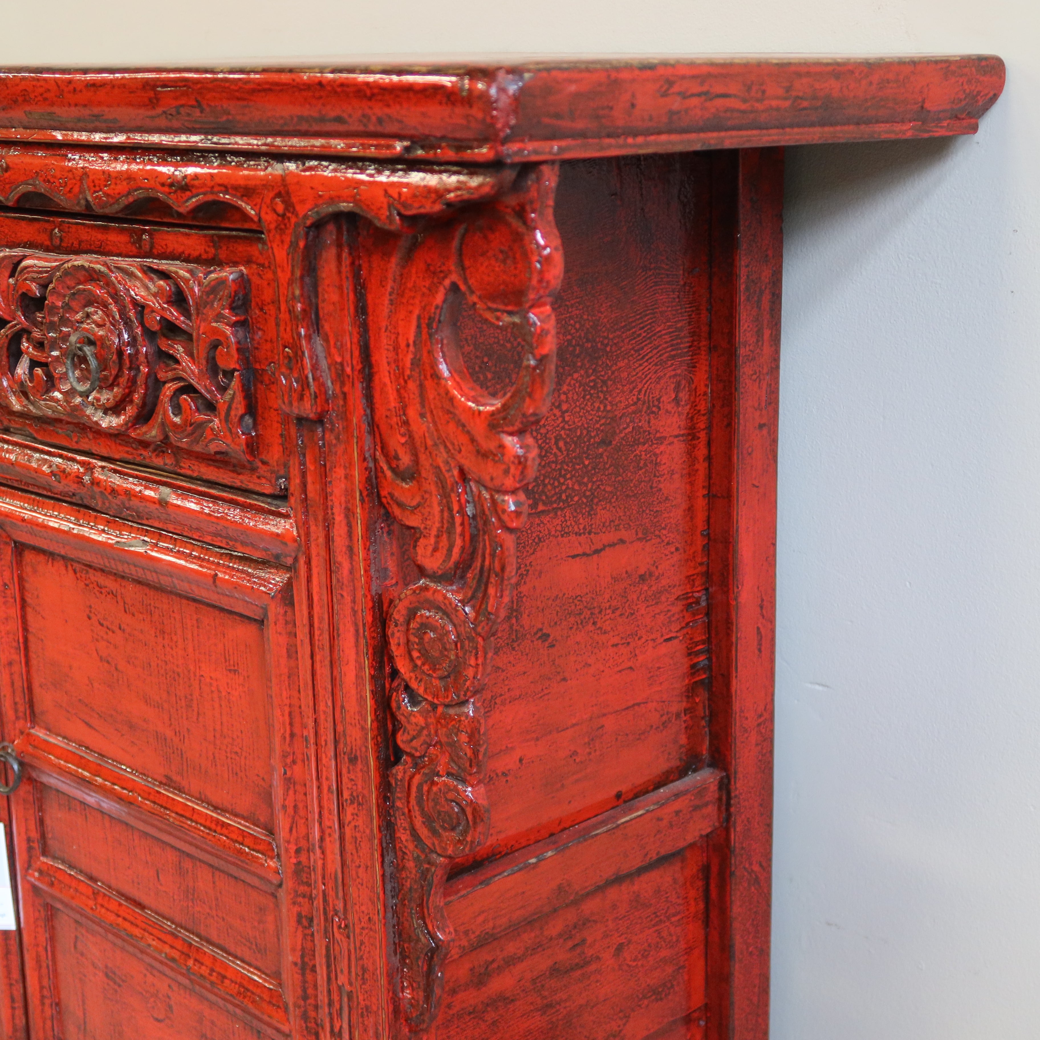 CREDENZA CINESE AD ALTARE LACCA ROSSA