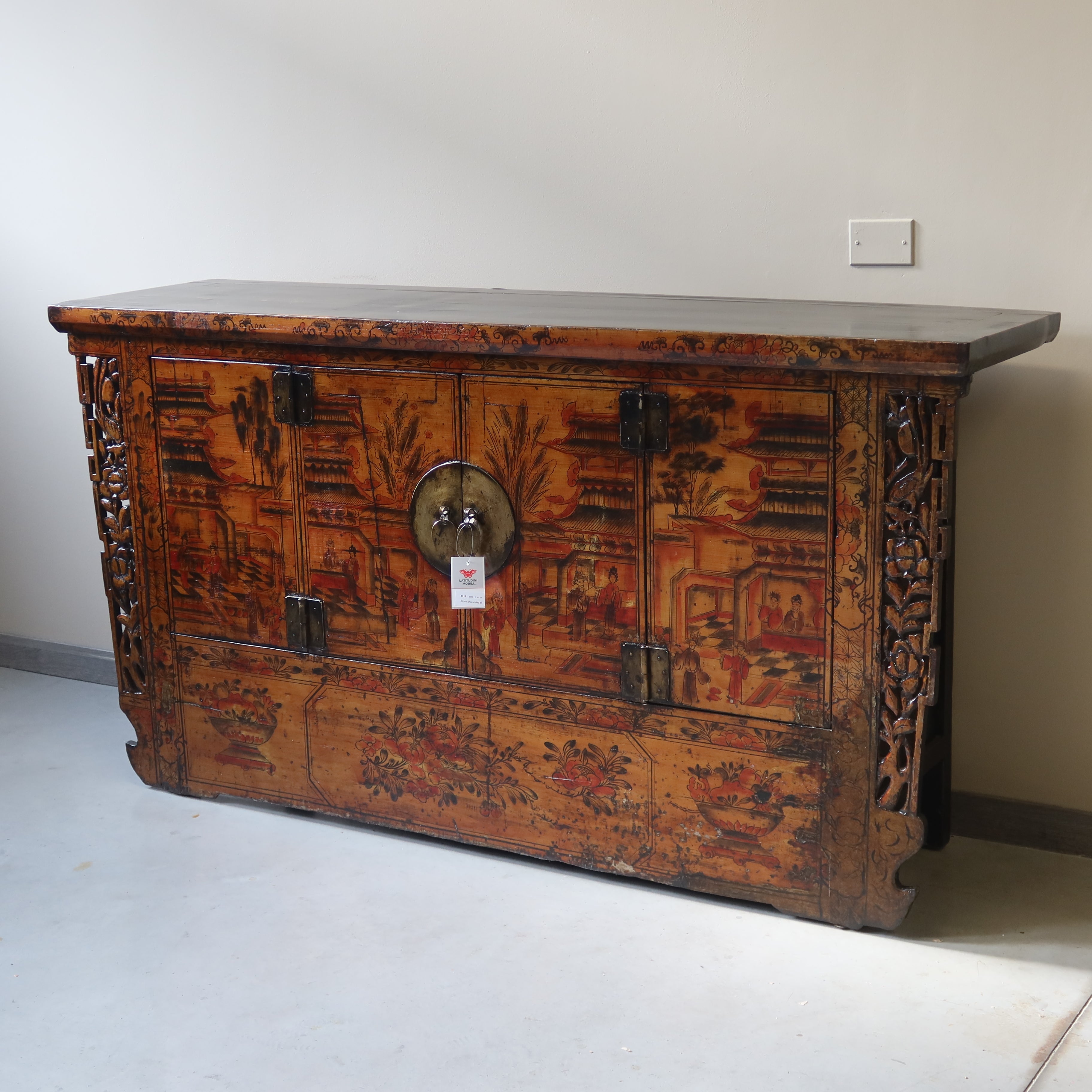 GRANDE CREDENZA DEL GANZU AD ALTARE