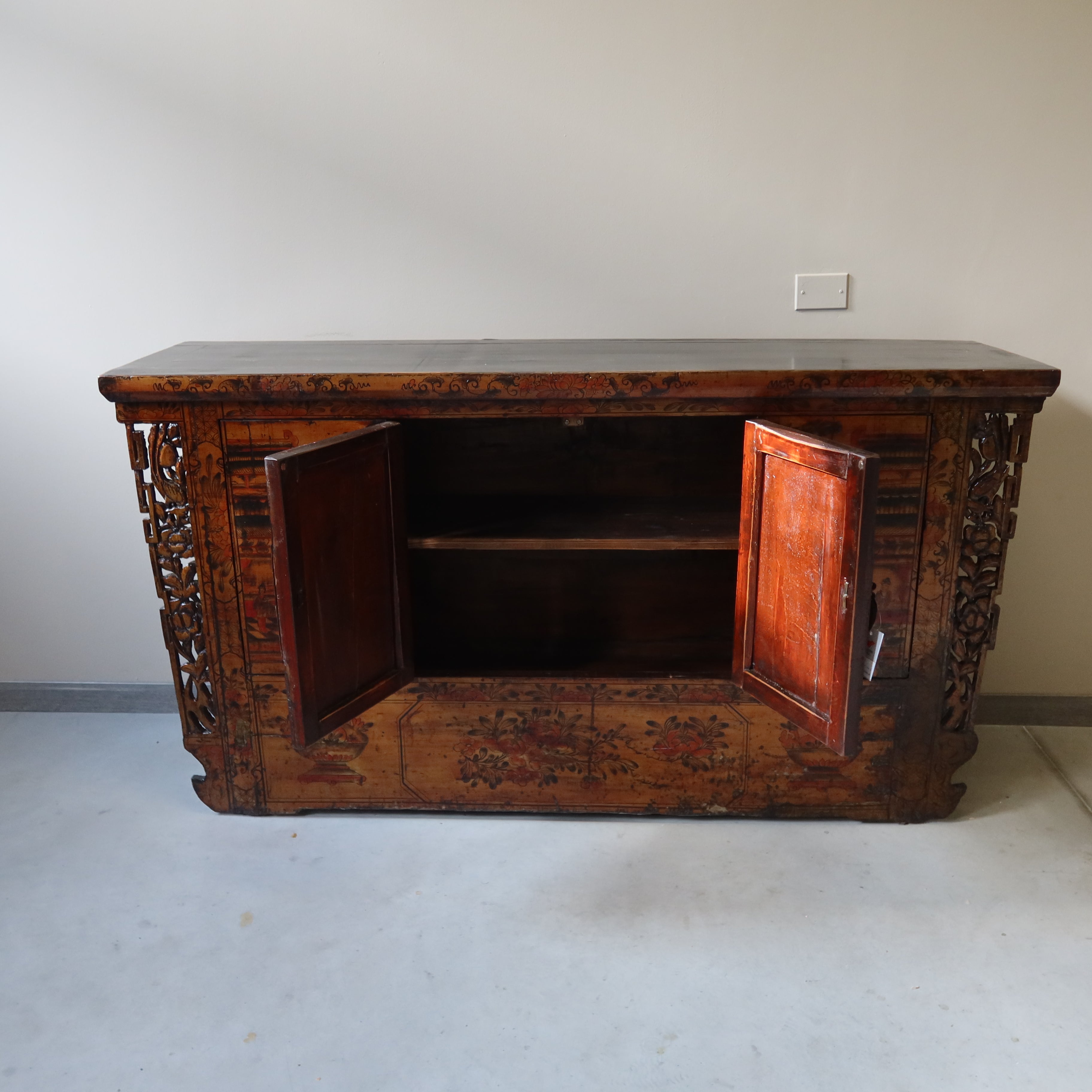 GRANDE CREDENZA DEL GANZU AD ALTARE