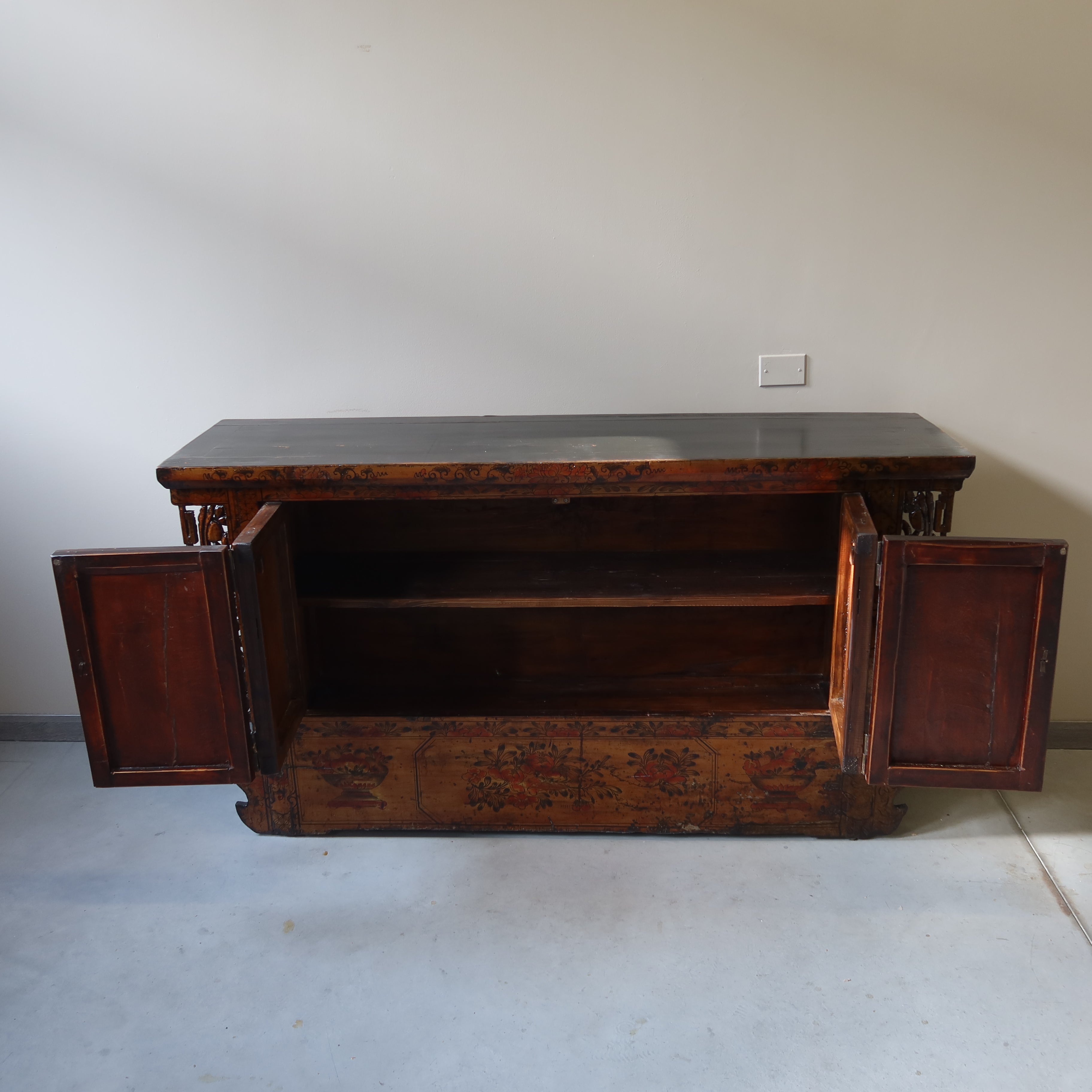 GRANDE CREDENZA DEL GANZU AD ALTARE