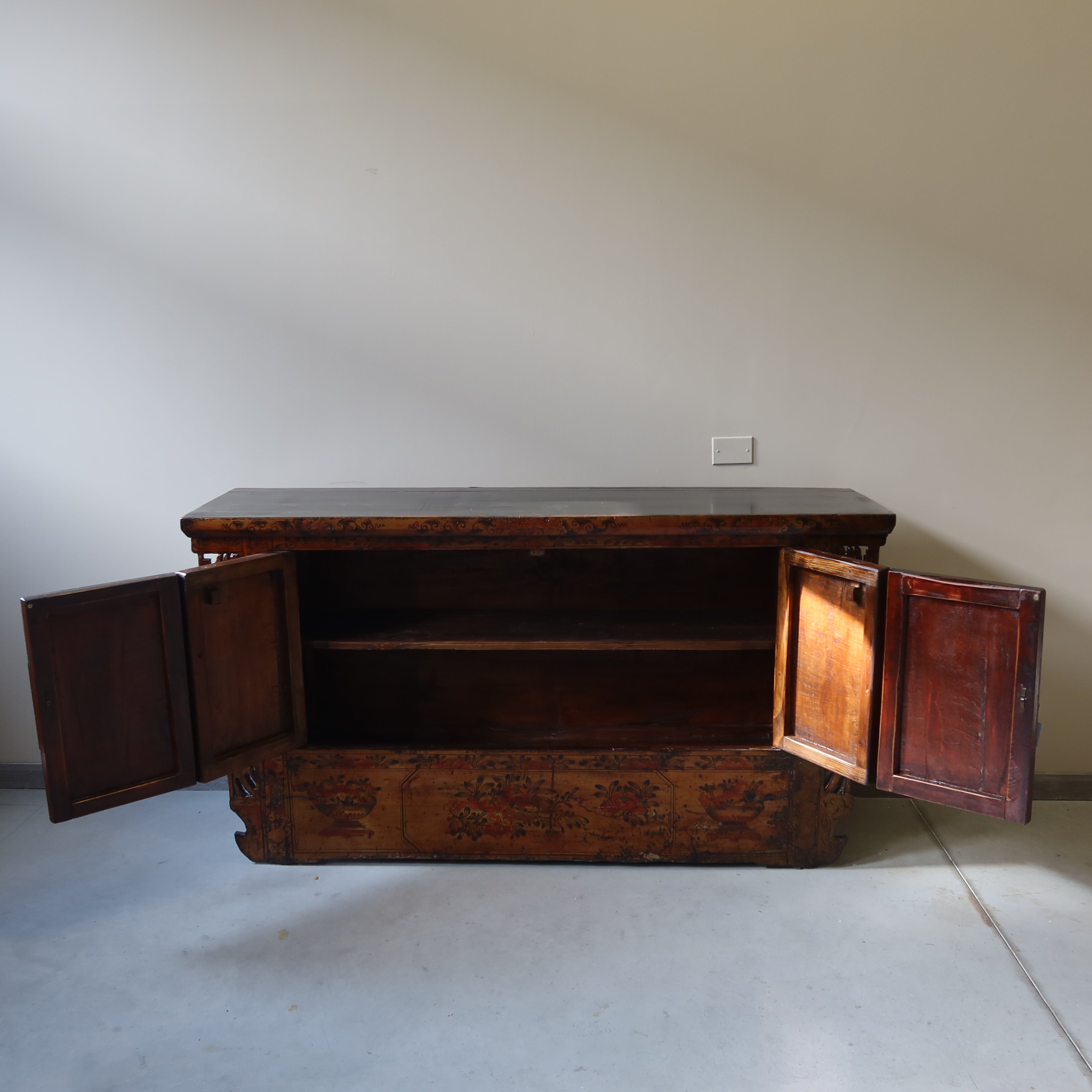 GRANDE CREDENZA DEL GANZU AD ALTARE