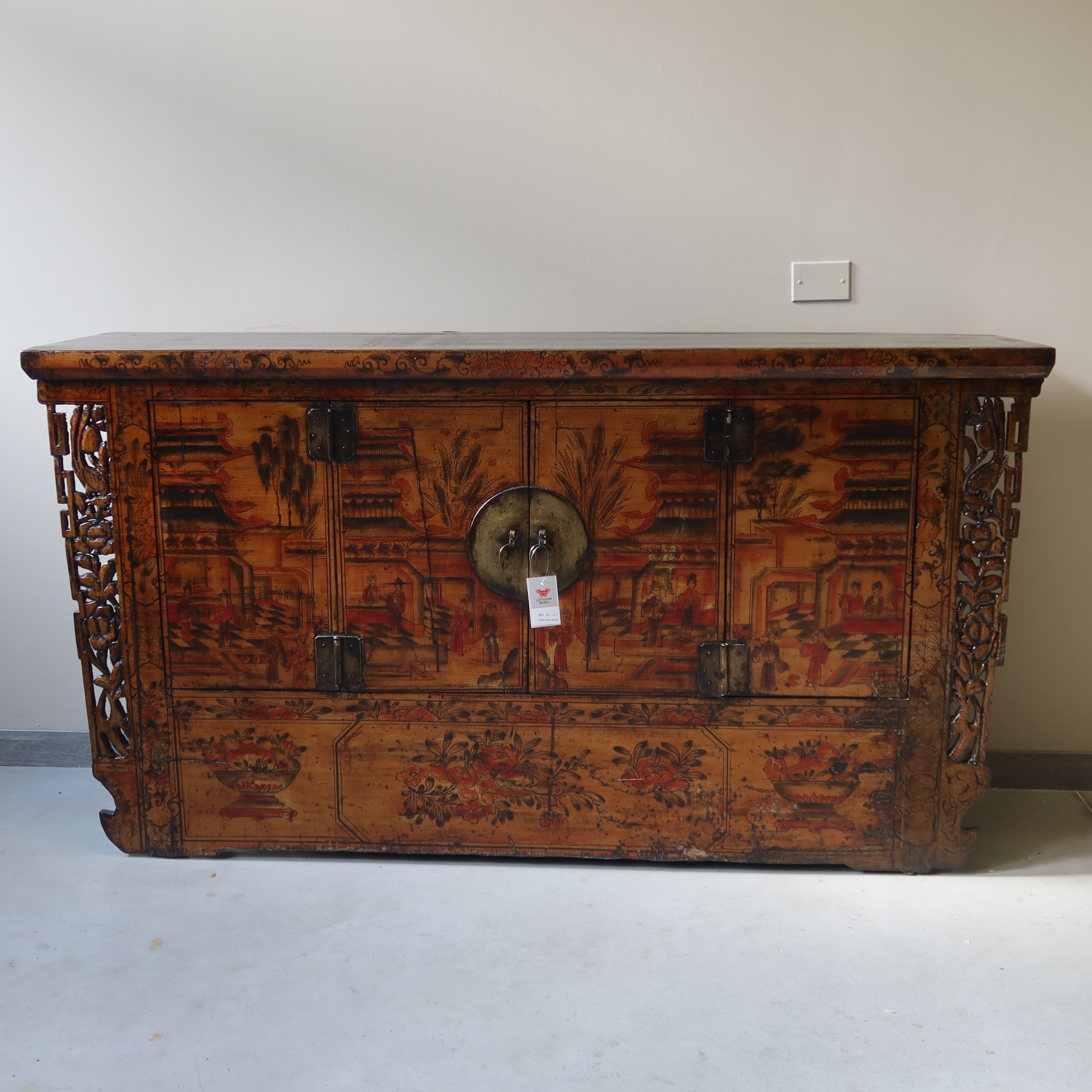 GRANDE CREDENZA DEL GANZU AD ALTARE