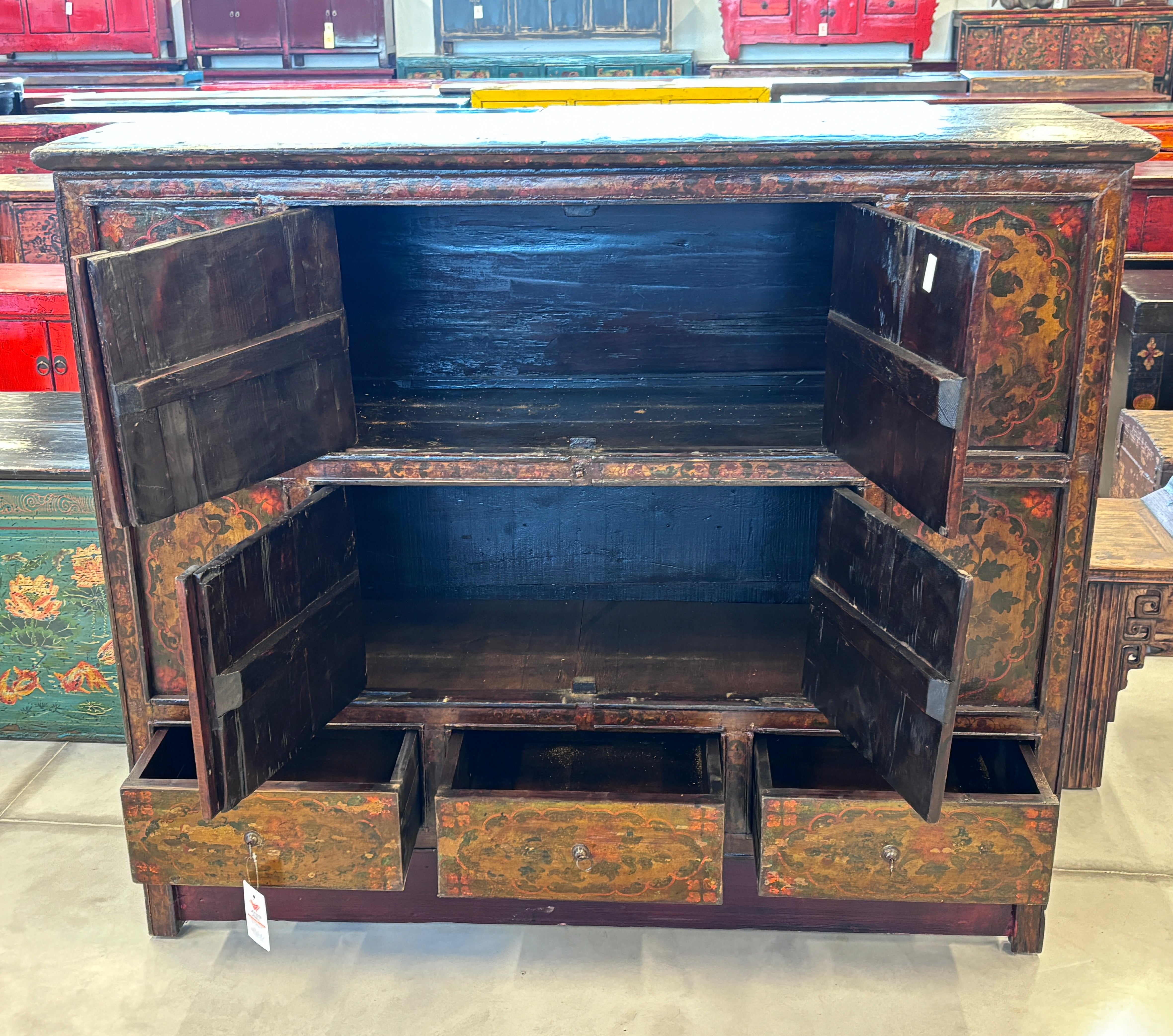 CREDENZA TIBET