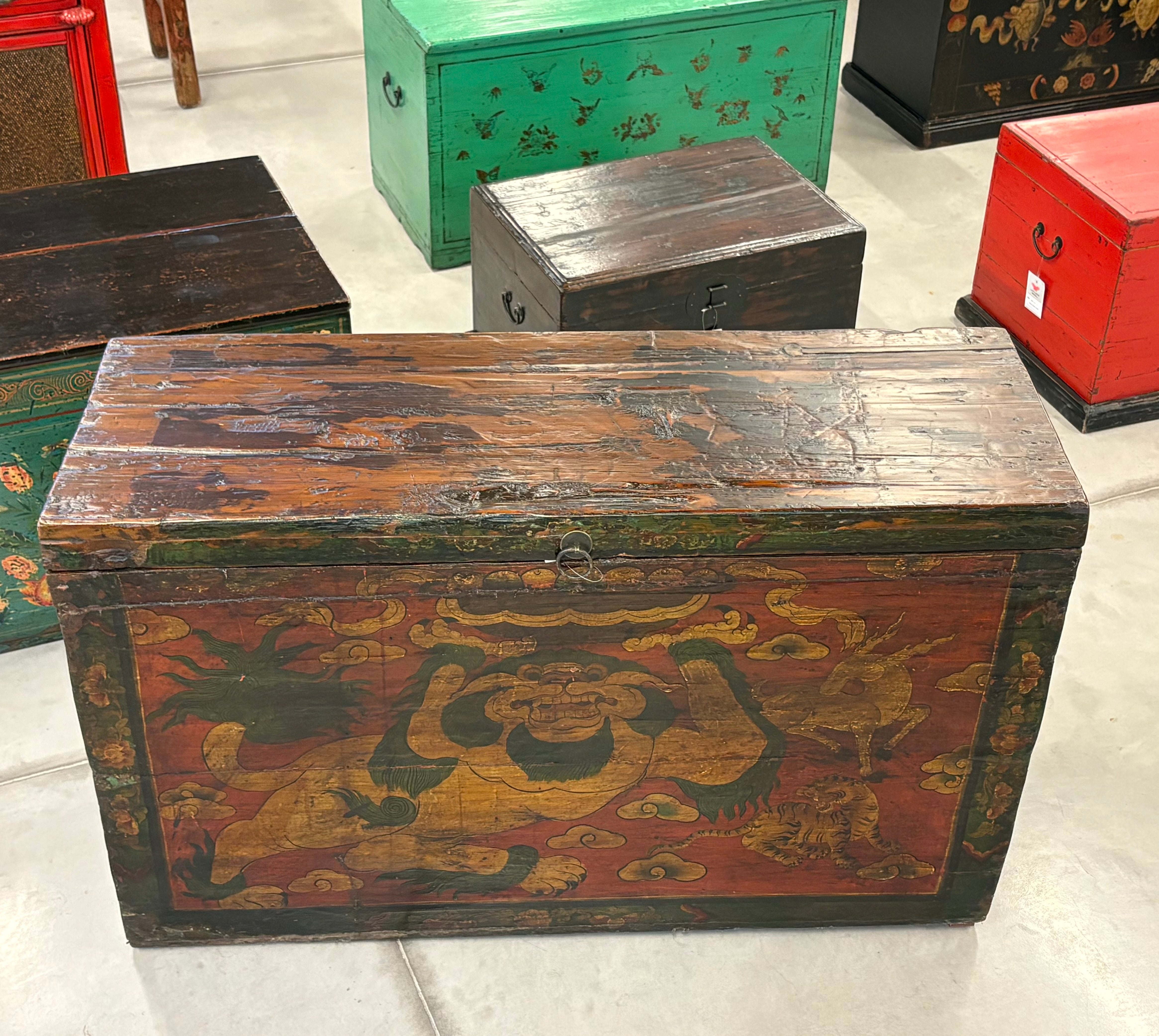 GRANDE BAULE DECORATO TIBETANO